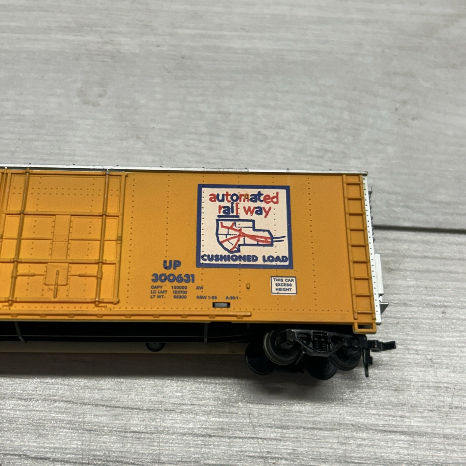 HO Scale Union Pacific Railroad 50′ High Roof Boxcar #300631