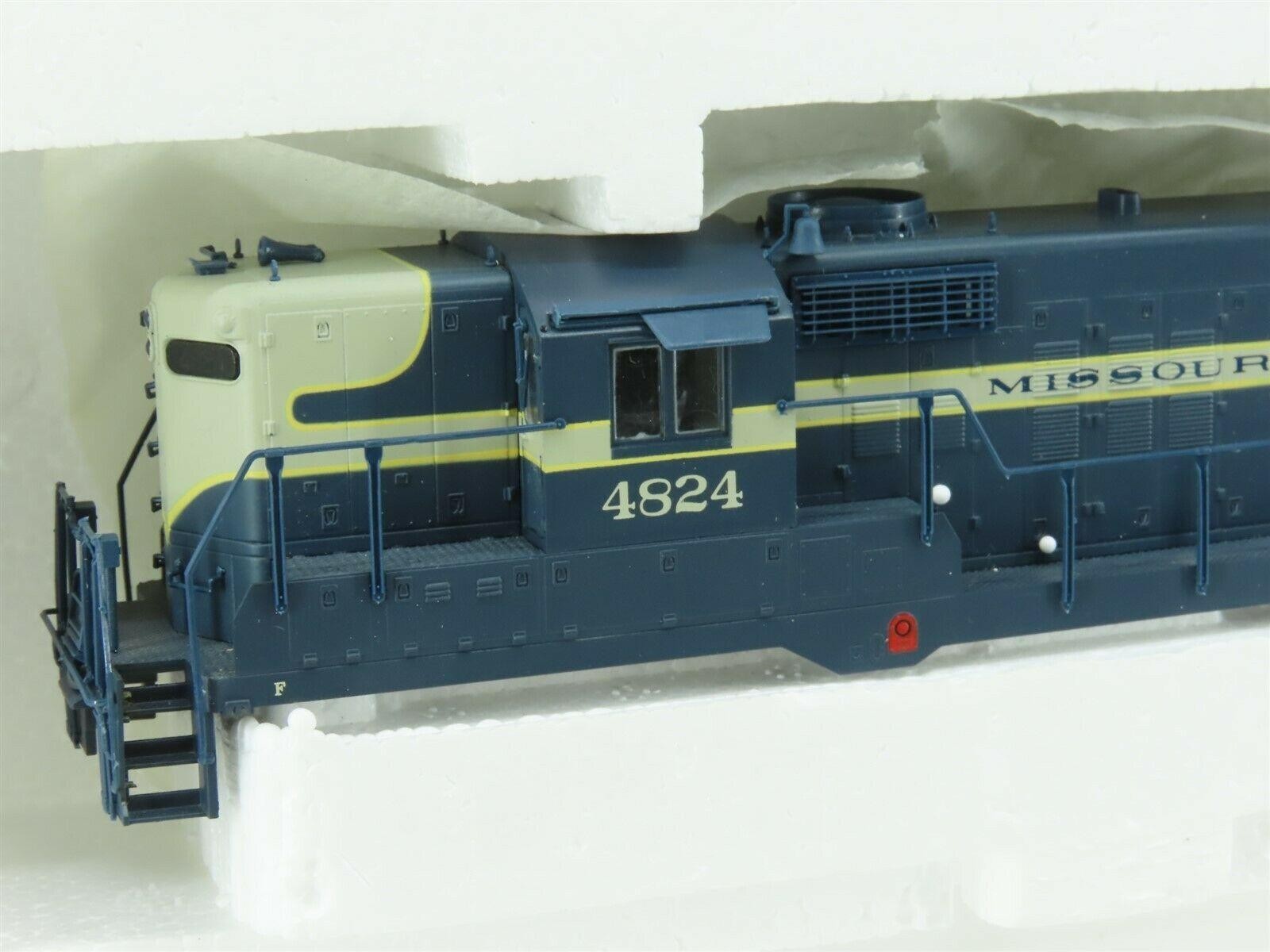 HO EMD GP18 MP Missouri Pacific #4824 NIB NOS # 8838