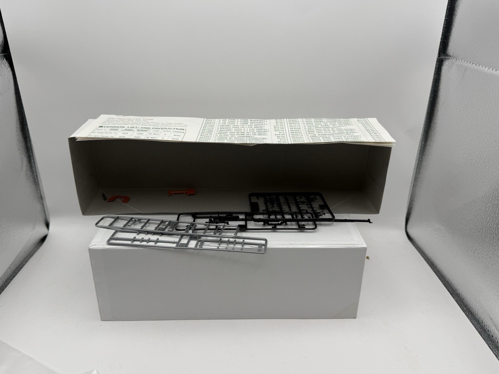 Kato HO Scale 37-1901 GE Dash 9 C44-9W BNSF #976 Locomotive w/ Box & Parts