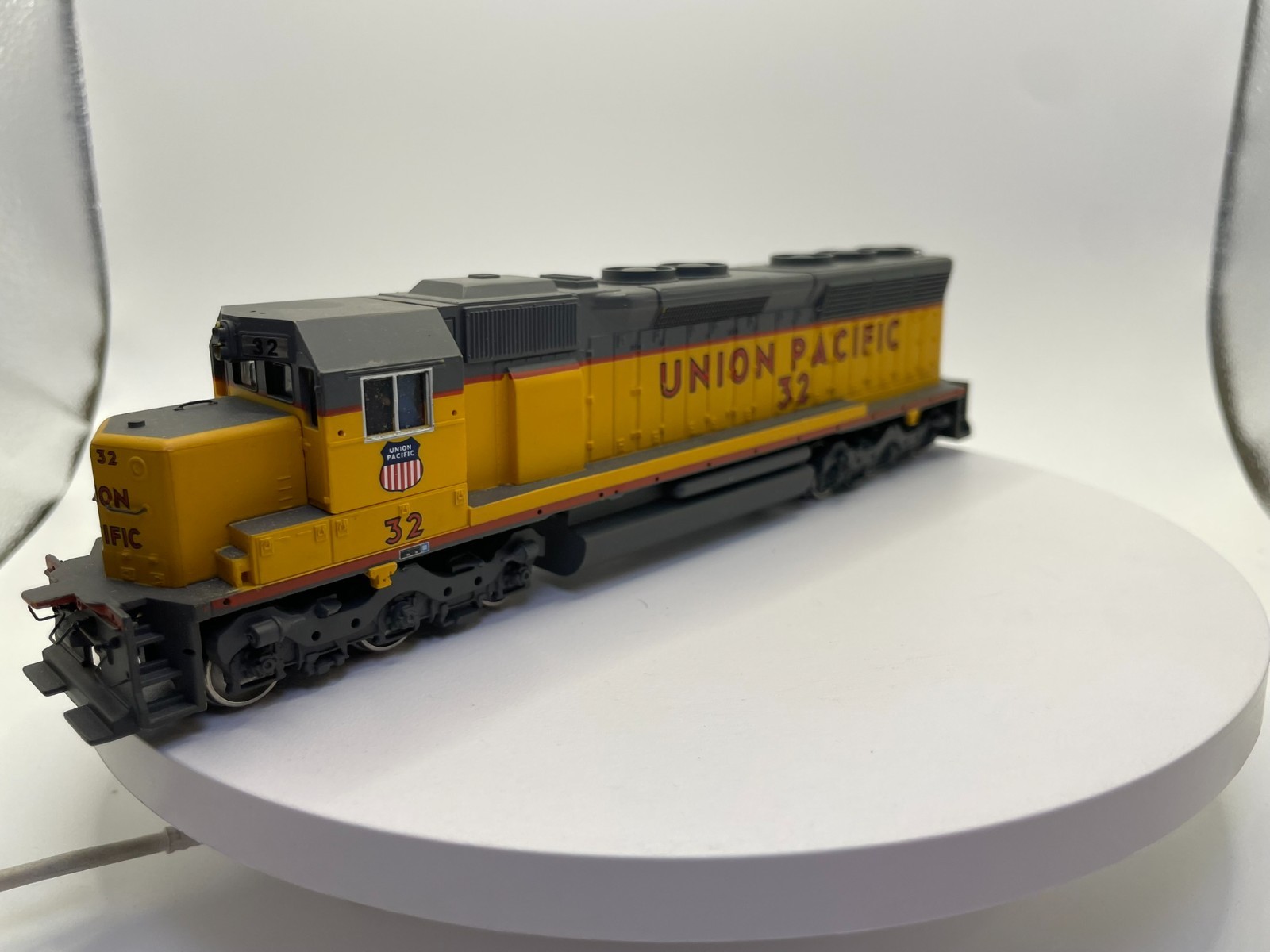HO Scale Union Pacific SD45 Locomotive #32 – Light Function Details NOT Included