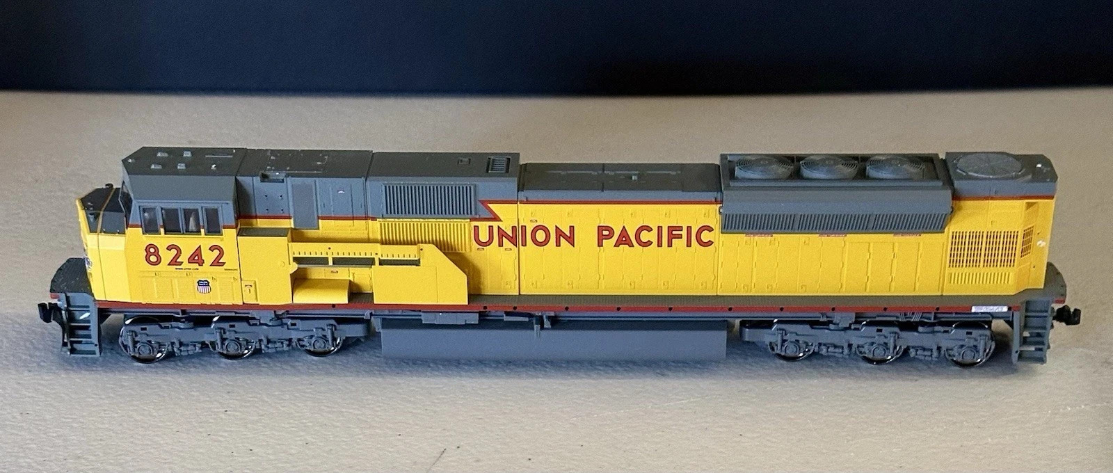 HO KATO 37-6362 Union Pacific #8242 SD 90/43MAC -excellent new condition DCC RDY