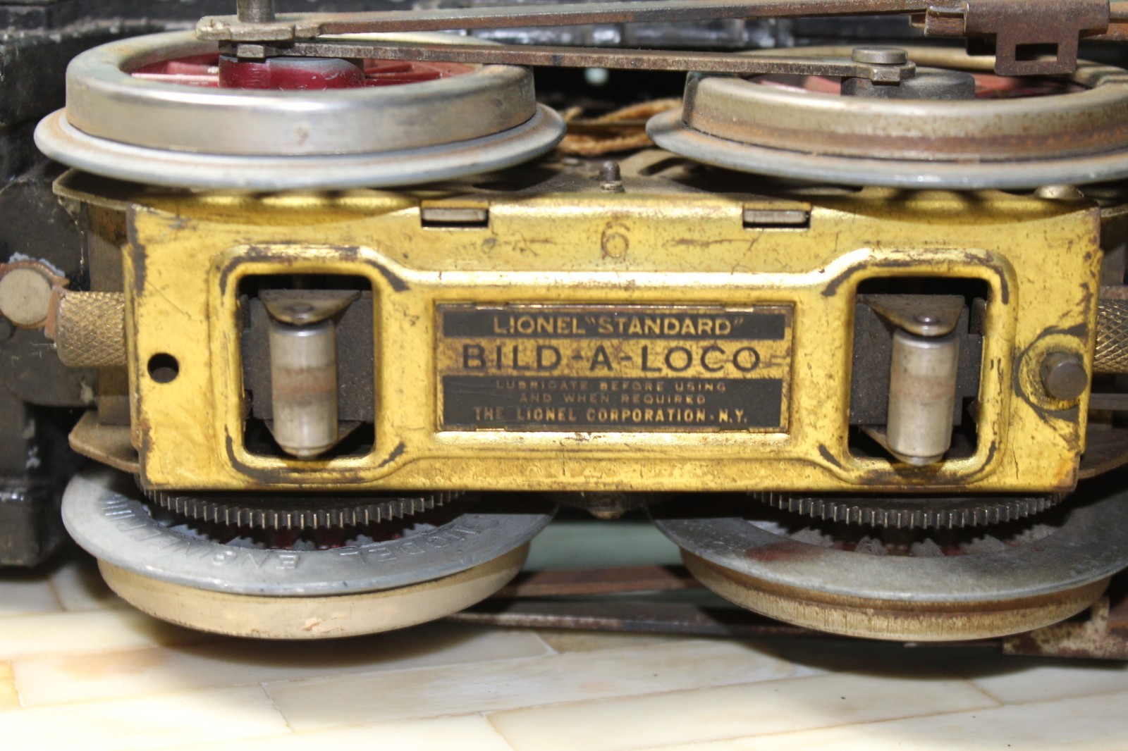 Lionel Standard Bild a Loco Gauge 2-4-0 Steam Locomotive & Tender 384E and 384T