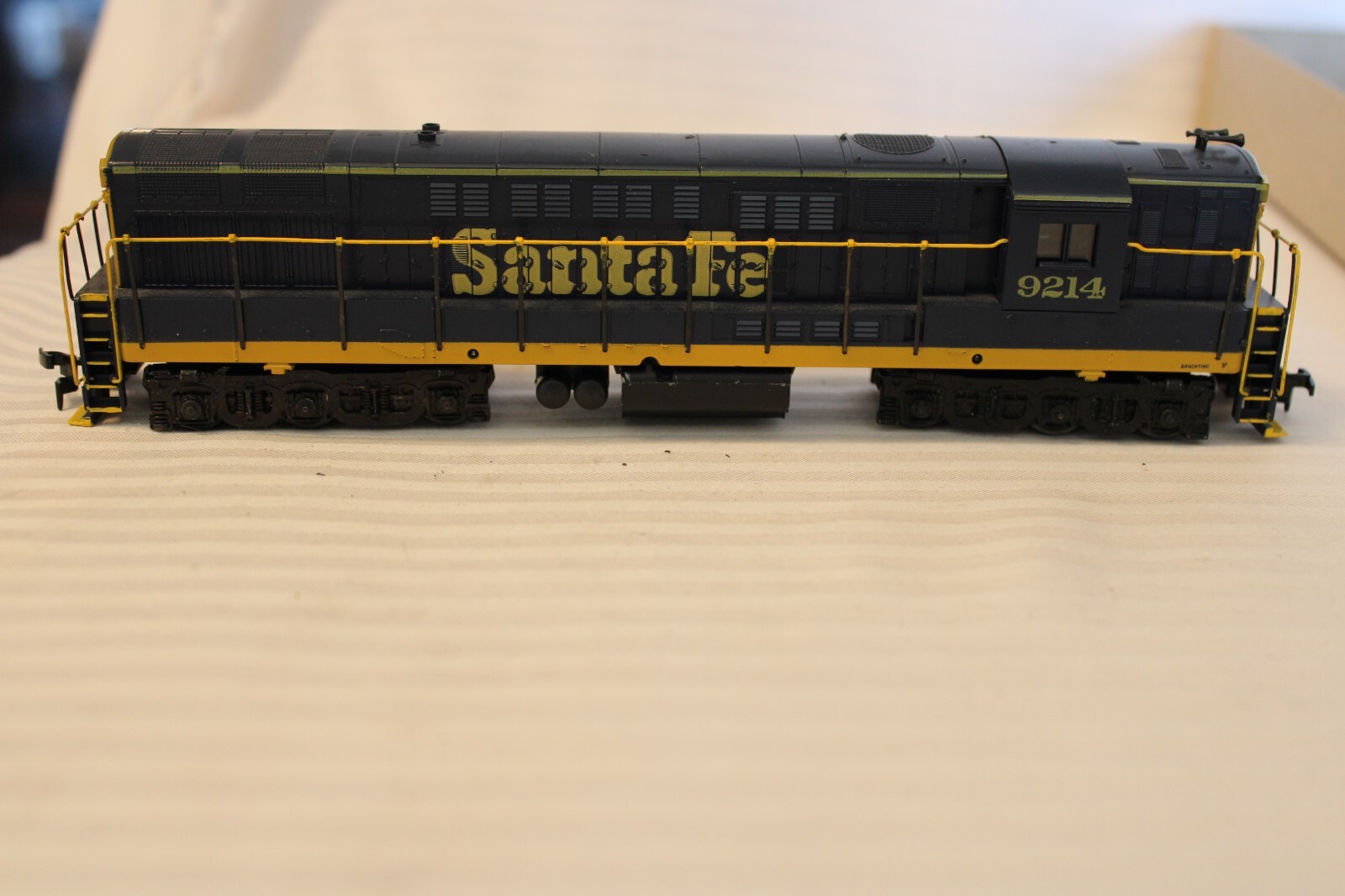 HO Scale Athearn, FM H24-66 Diesel Locomotive, Santa Fe Blue, #9214 Built