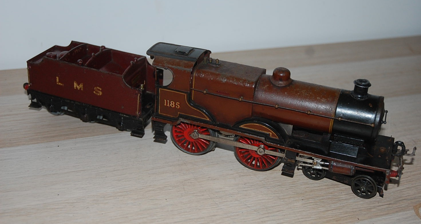 HORNBY O GAUGE CLOCKWORK COMPOUND LOCOMOTIVE AND TENDER IN RED LMS LIVERY