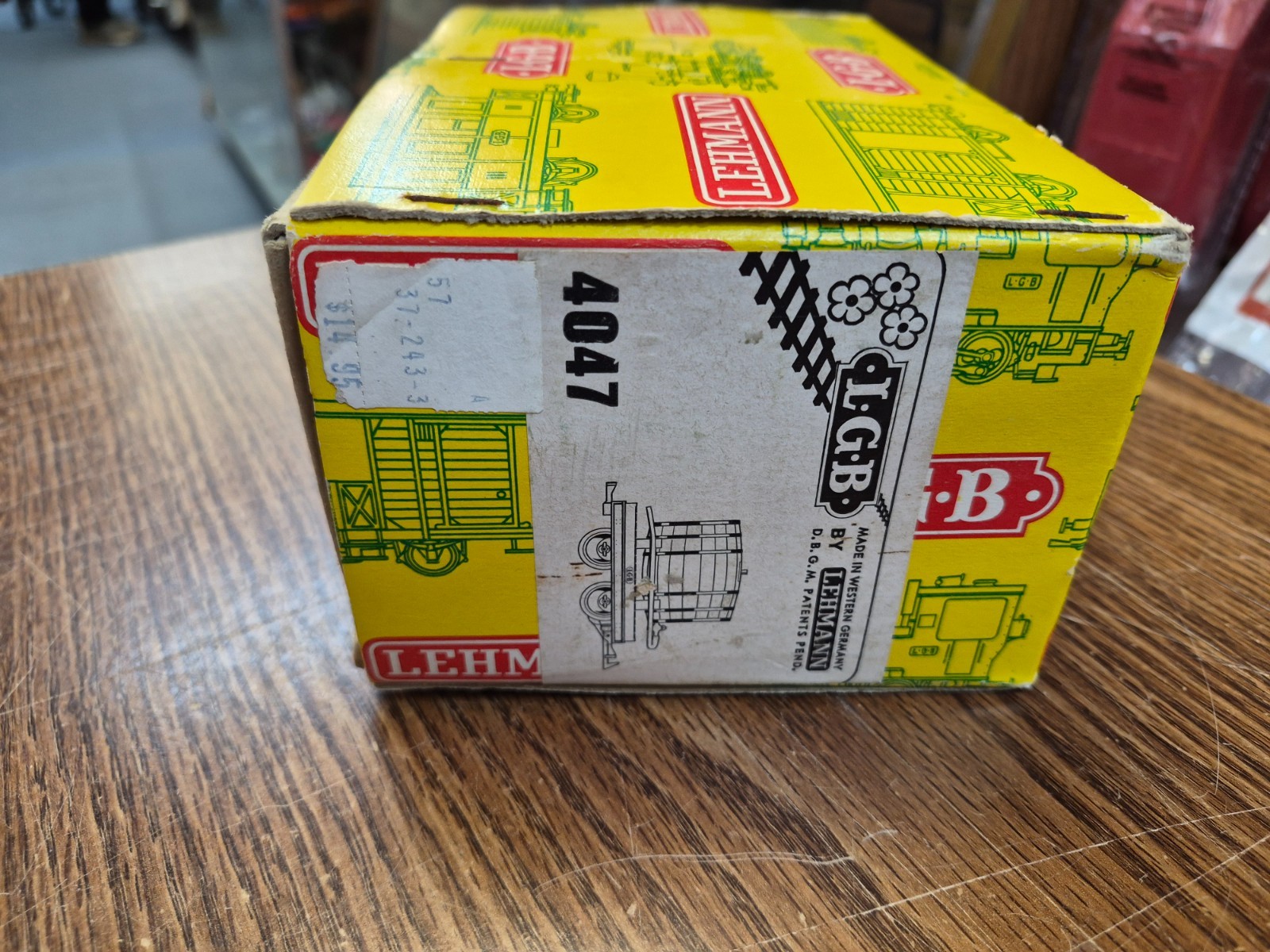 LGB 4047 WINE BARREL KEG CAR G PRE OWNED EARLY YELLOW BOX G SCALE 1:22.5