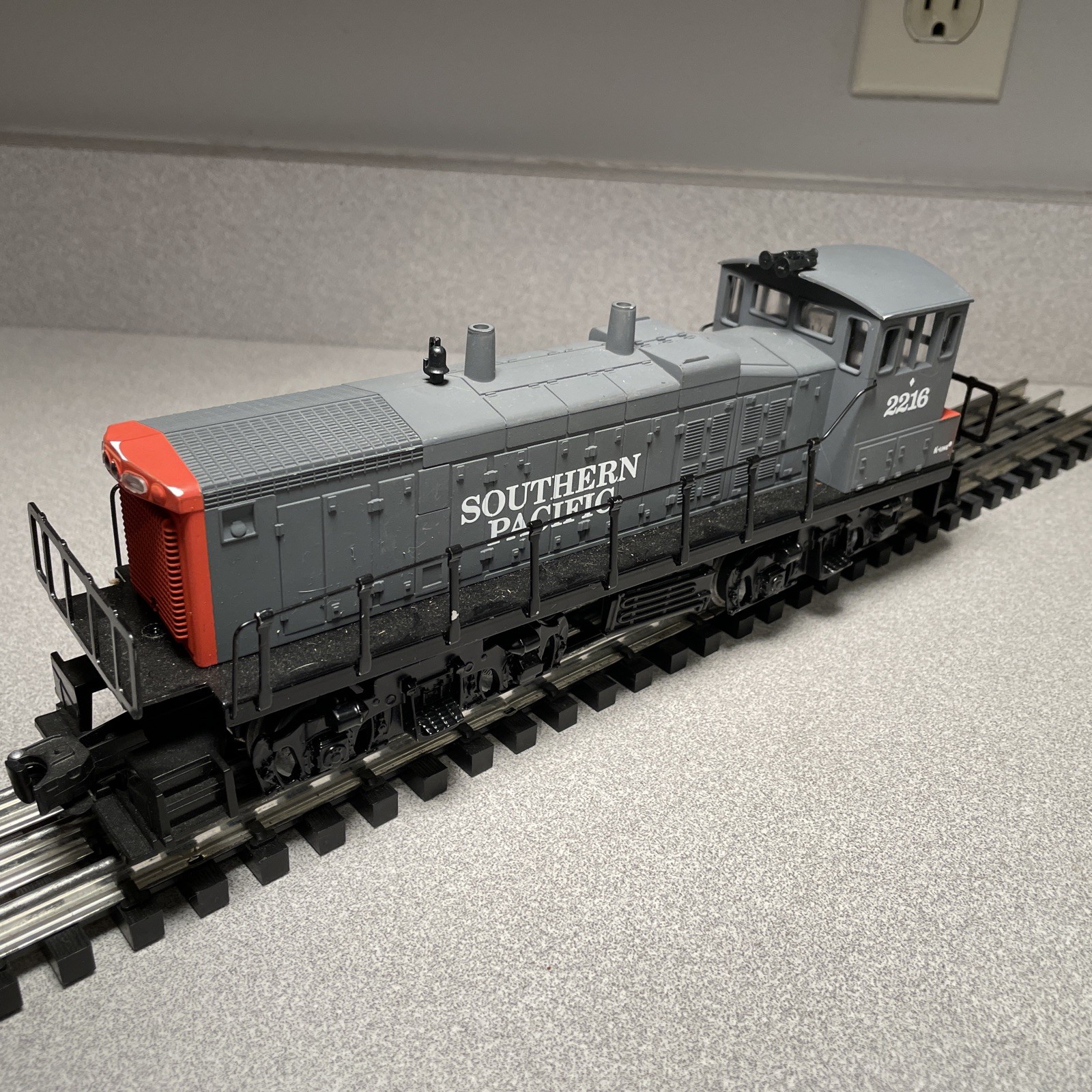 K-LINE O-scale SOUTHERN PACIFIC LOCOMOTIVE #2216 Diesel Engine Train Nice!!