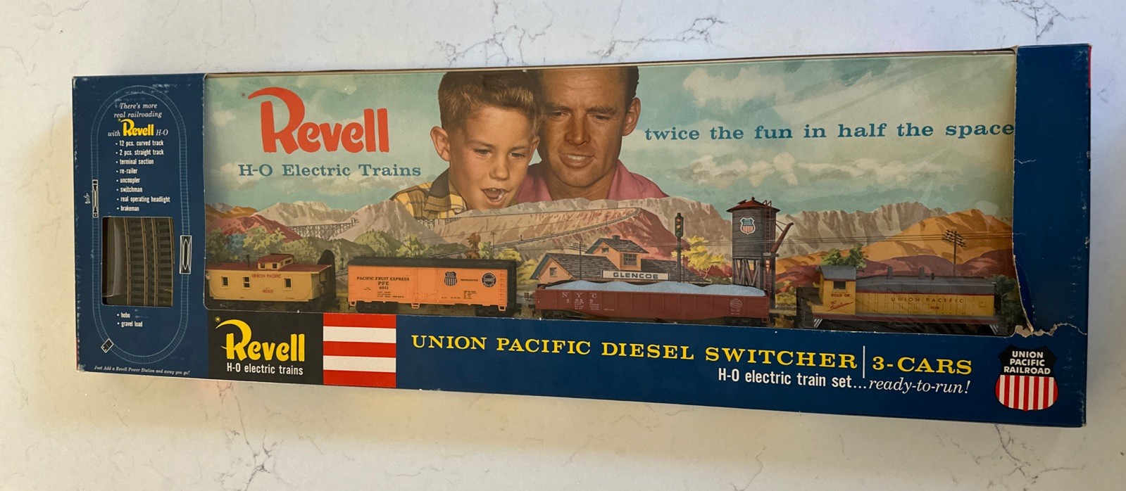 Revell Union Pacific Diesel Switcher 3-cars H-O Electric Model No. t7000-2795