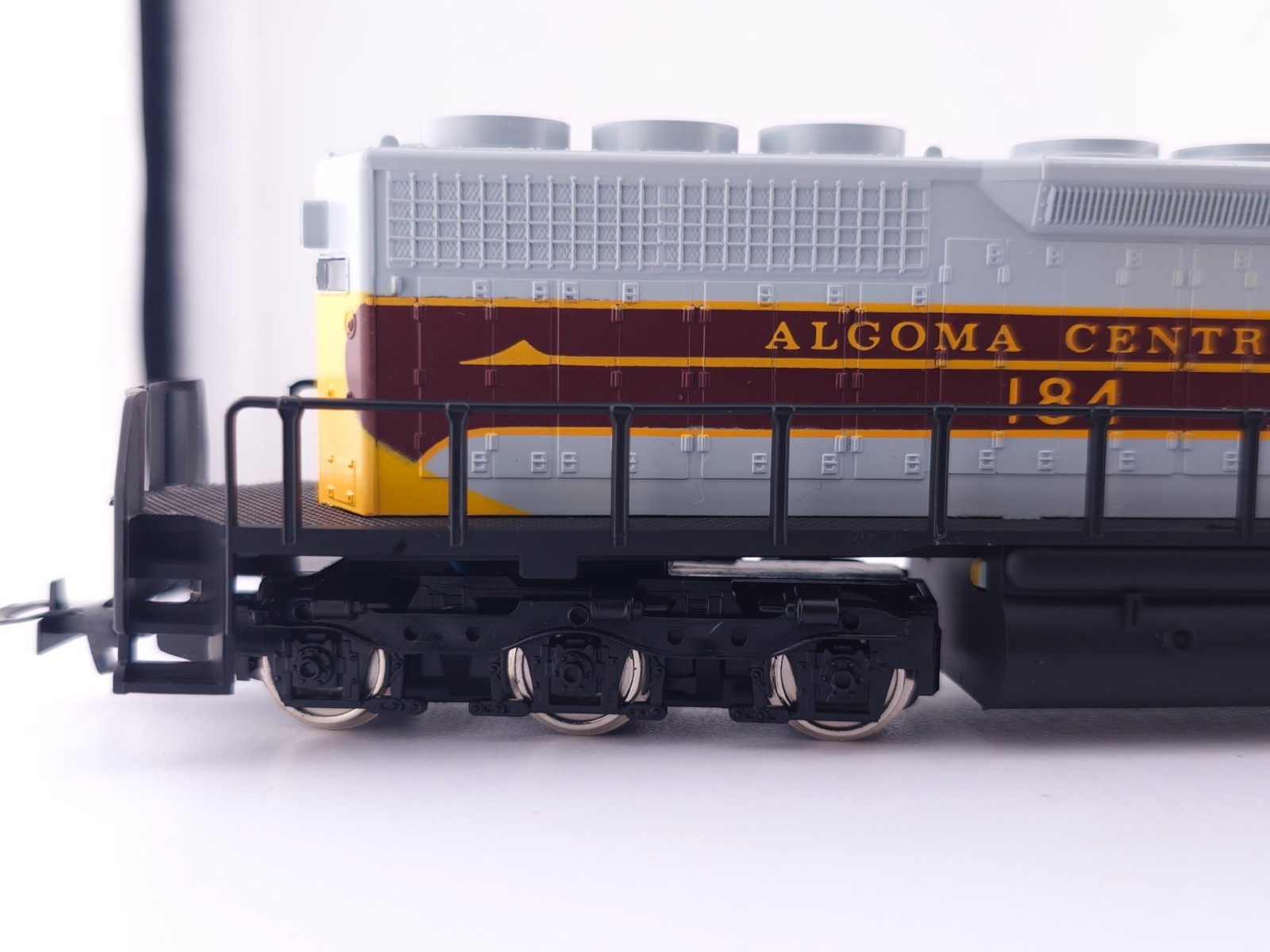 Mehano HO Scale M368 Algoma Central Railway SD-40 Diesel Locomotive ACR 184