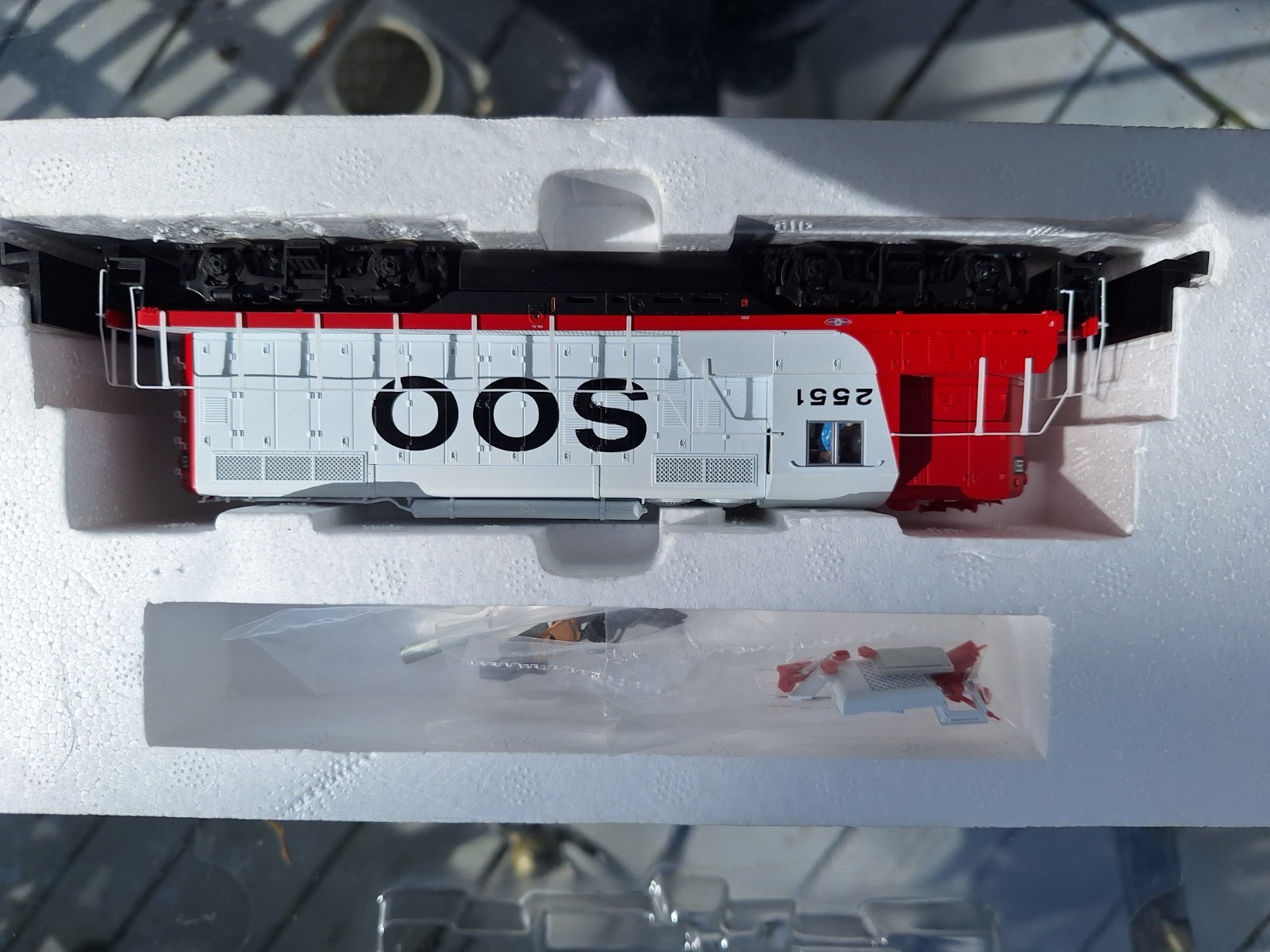 PROTO 2000 Diesel EMD GP9 Phase I Powered w/Sound & DCC (QSI) — Soo Line #2551