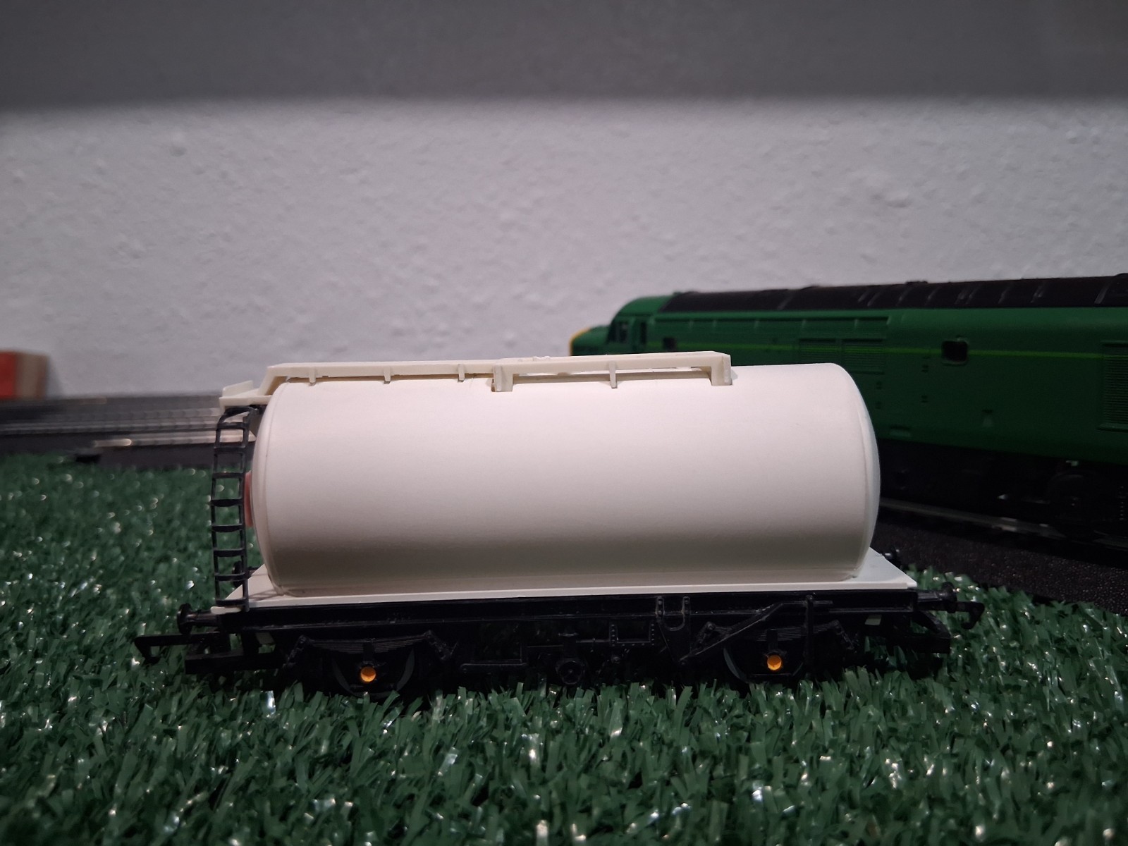 Thomas And Friends Hornby D261 With Tanker HO/OO GAUGE TESTED WORKING RARE!