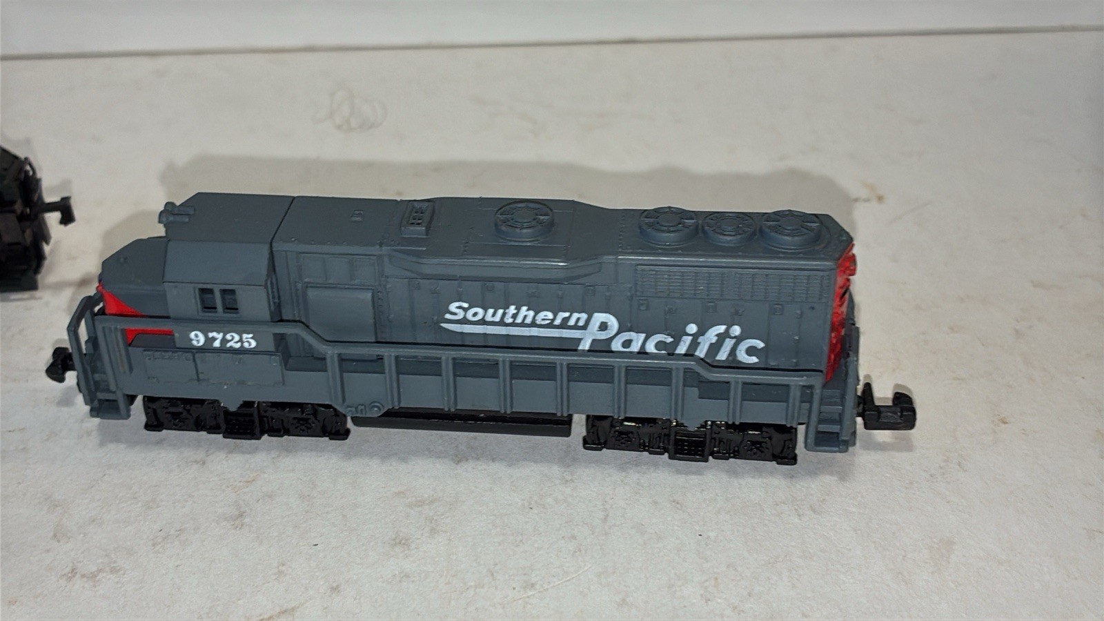 MRC N Scale ALCO Pennsylvania Railroad #8615 & Southern Pacific 9725