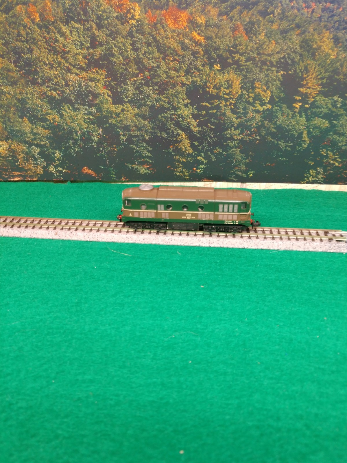Lima N scale 4 axle diesel w/cabs at both ends of loco – Item #201 – NEW