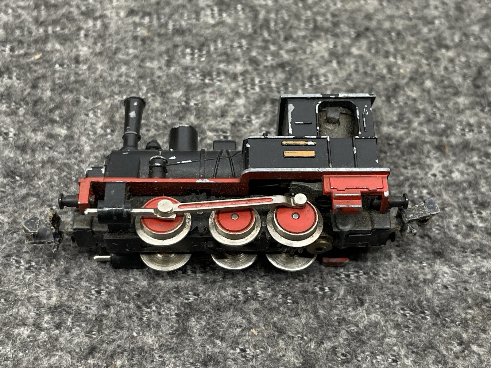 MINI TRIX N SCALE 0-6-0 HIGH STACK STEAM SWITCHER,L/N NO BOX – DUSTY