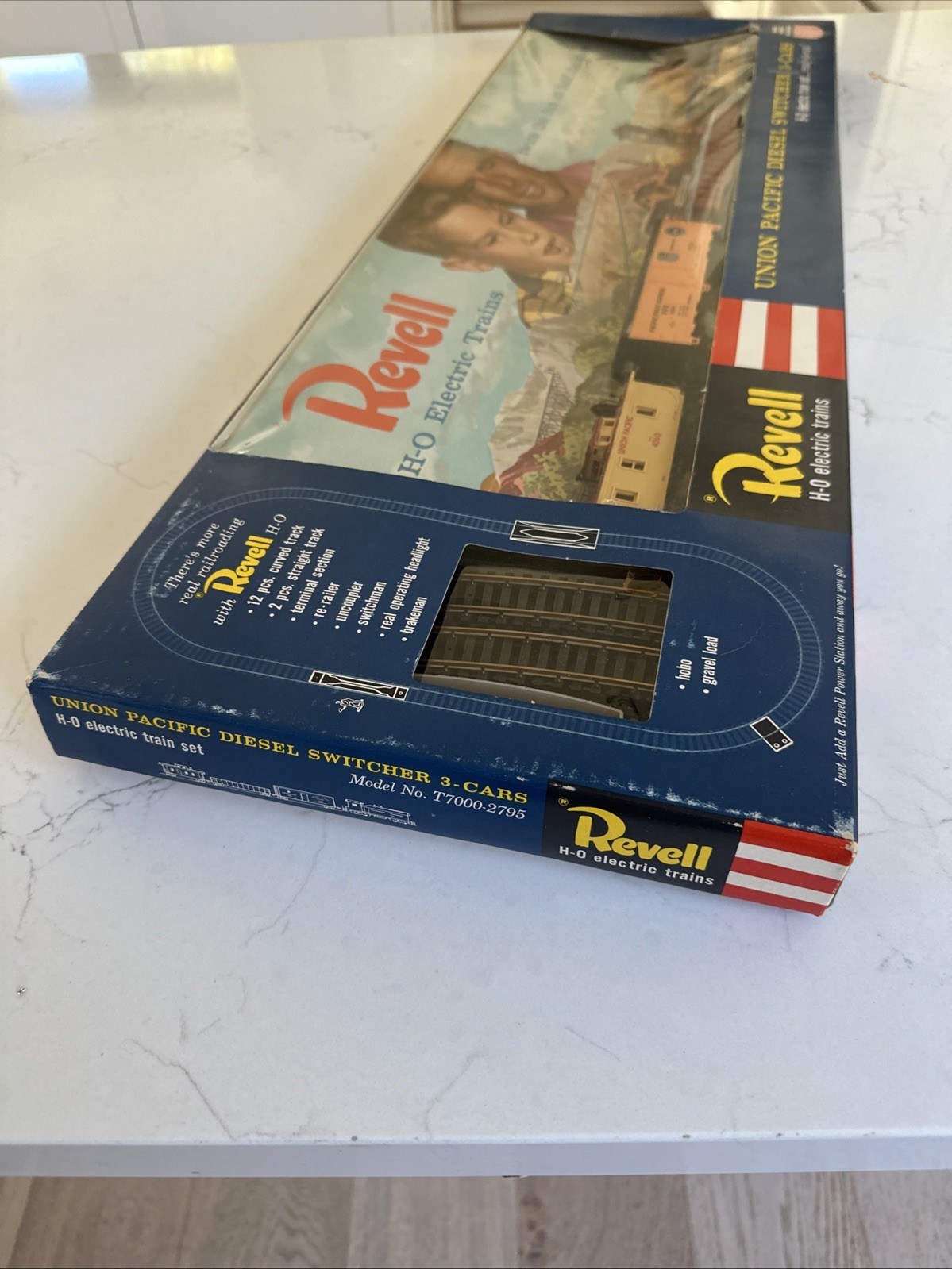 Revell Union Pacific Diesel Switcher 3-cars H-O Electric Model No. t7000-2795