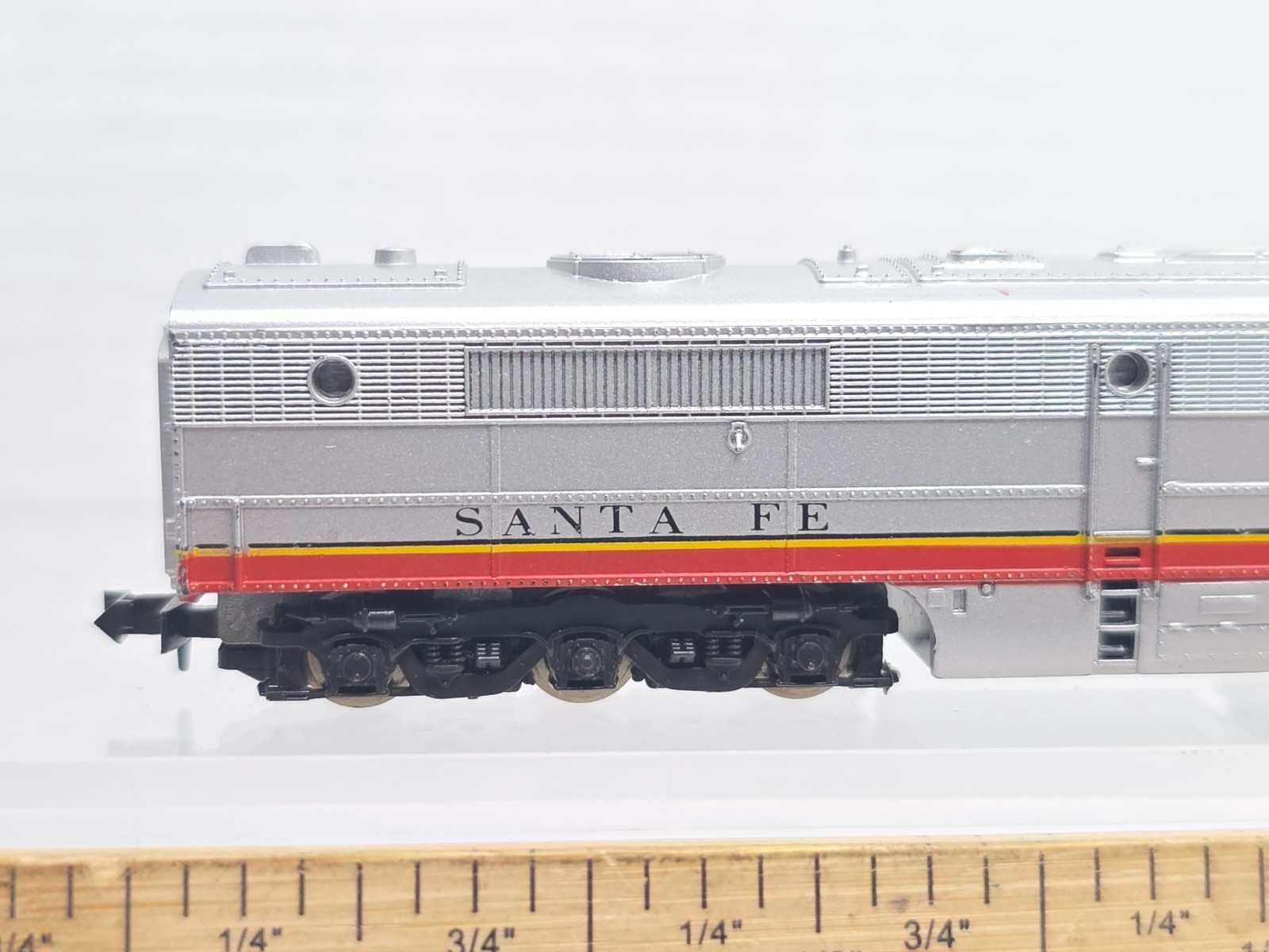 Con-Cor Japan N Scale Santa Fe PA-1 Diesel Locomotive ATSF Runs Well Read Desc.