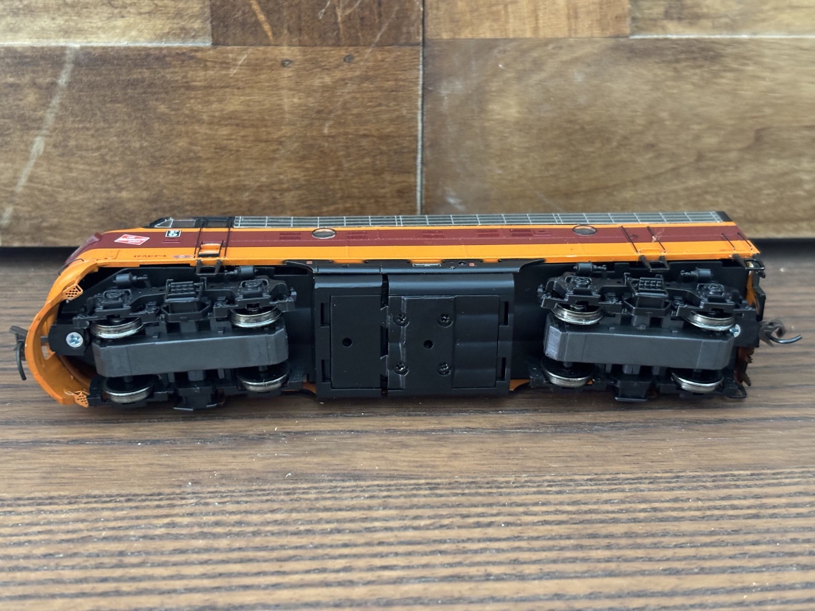 Athearn Genesis HO Scale Milwaukee Road AB Diesel Locomotive Set Runs Rough