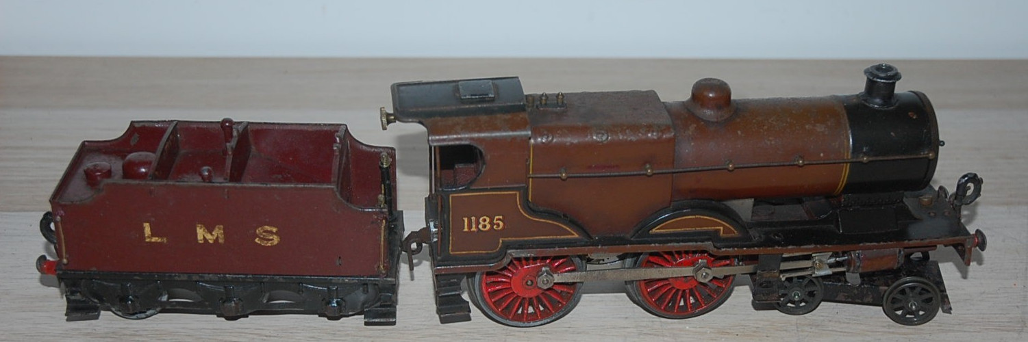 HORNBY O GAUGE CLOCKWORK COMPOUND LOCOMOTIVE AND TENDER IN RED LMS LIVERY