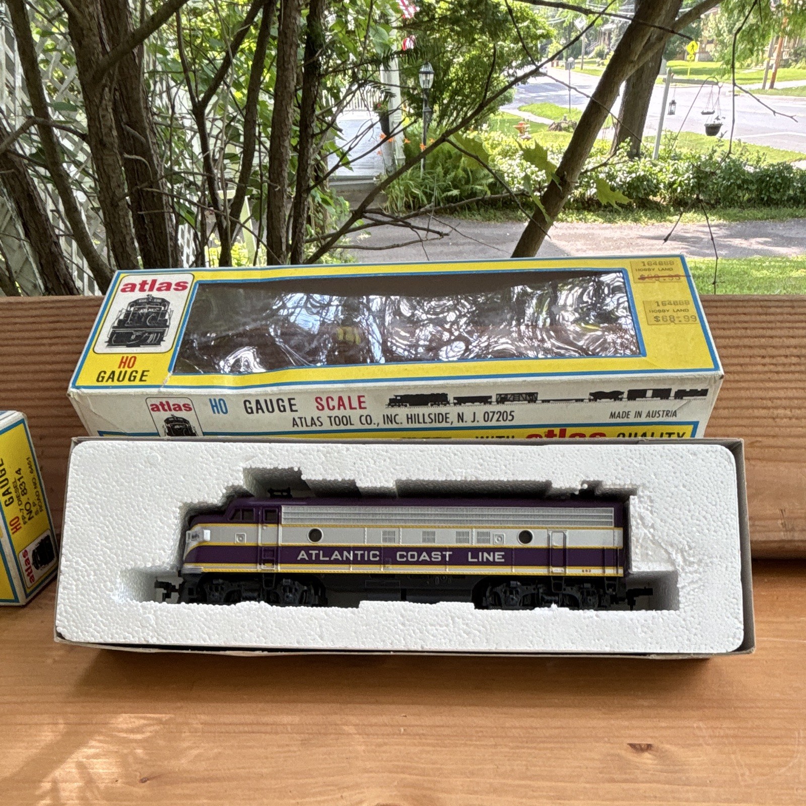 Atlas HO Atlantic Coast Line Diesel Locomotive DC Analog 2-Rail EMD Bo-Bo 16486