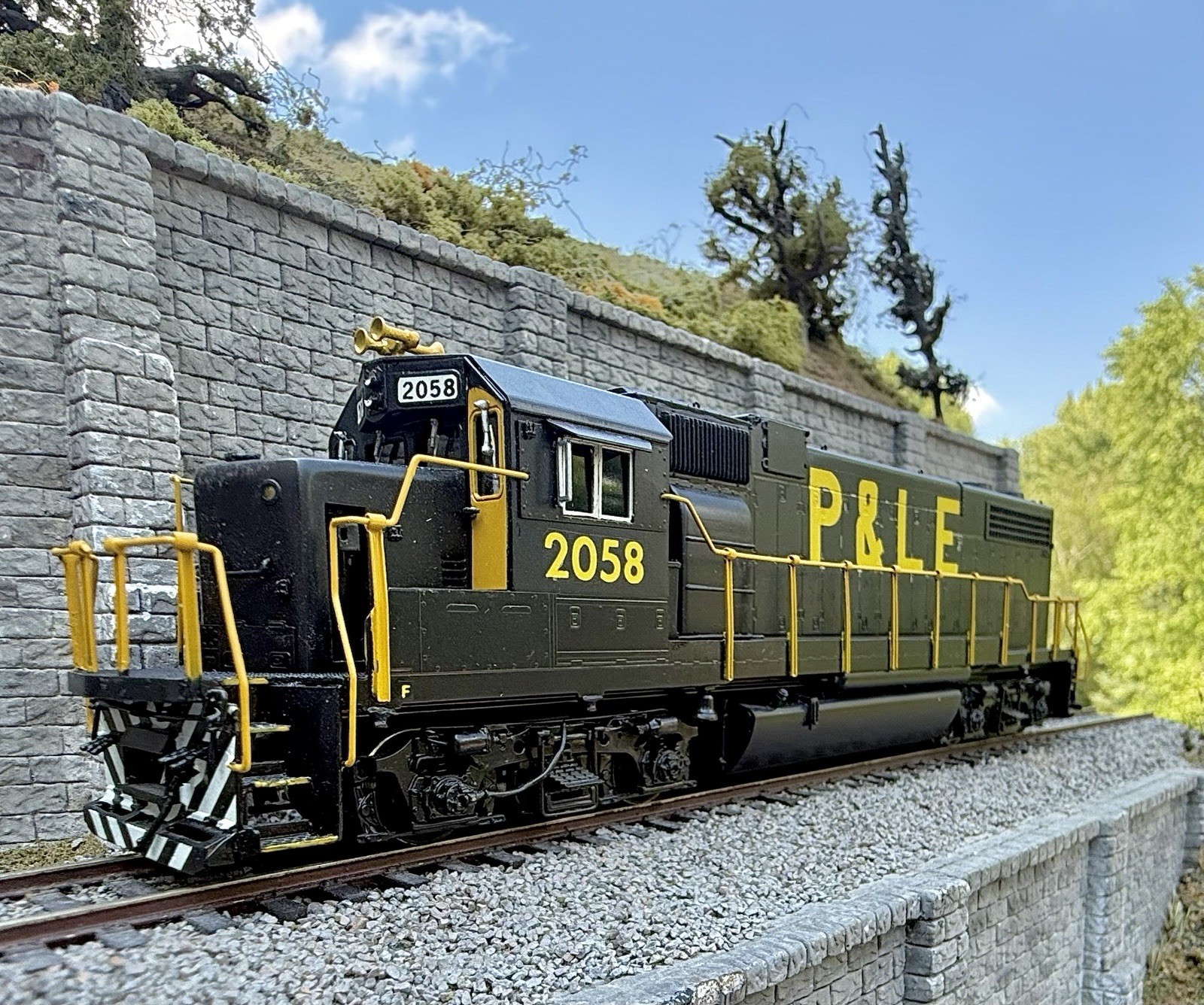 HO Scale Brass OMI GP38-2 Low Hood P & LE #2058 Diesel Locomotives LNIB