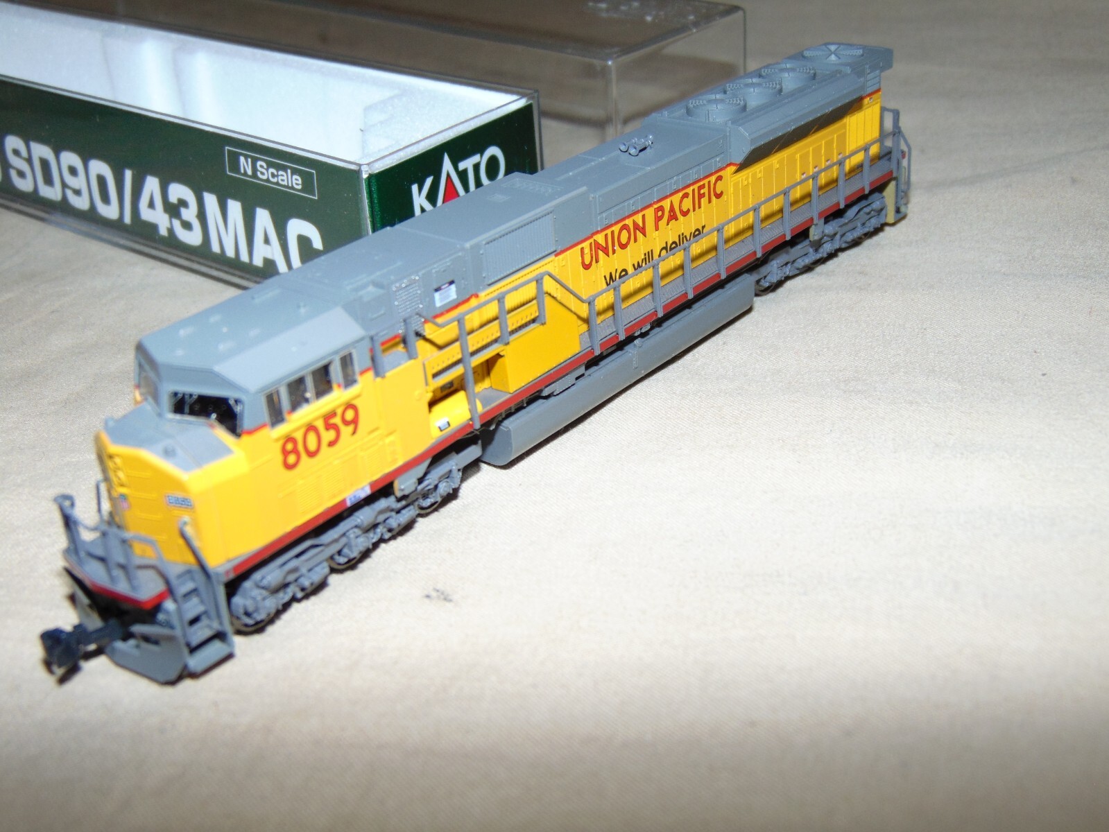 KATO N 176-5608 UNION PACIFIC SD90/43MAC DIESEL + BOX