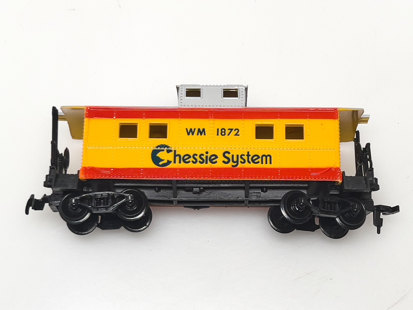 LIFE-LIKE HO Scale CHESSIE SYSTEM WM 1872 Caboose