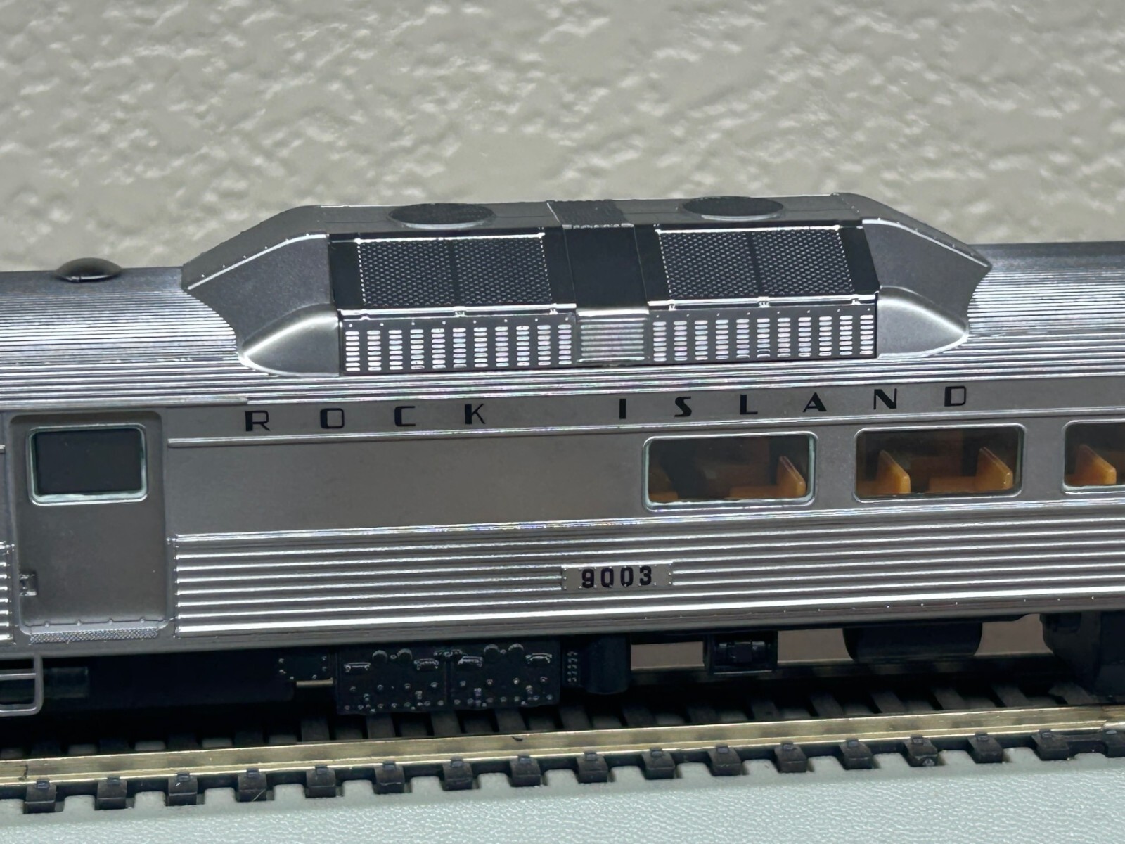 BUDD RDC3 RAIL DIESEL LOCO- ROCK ISLAND – DC / DCC Ready ” PLATED ” HO Scale NEW