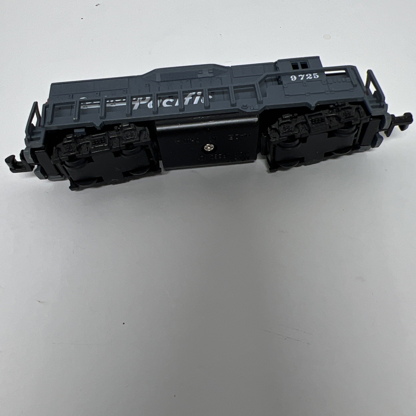 Southern Pacific Locomotive #9725 Train No. 418 High Speed N Scale Metal Gray