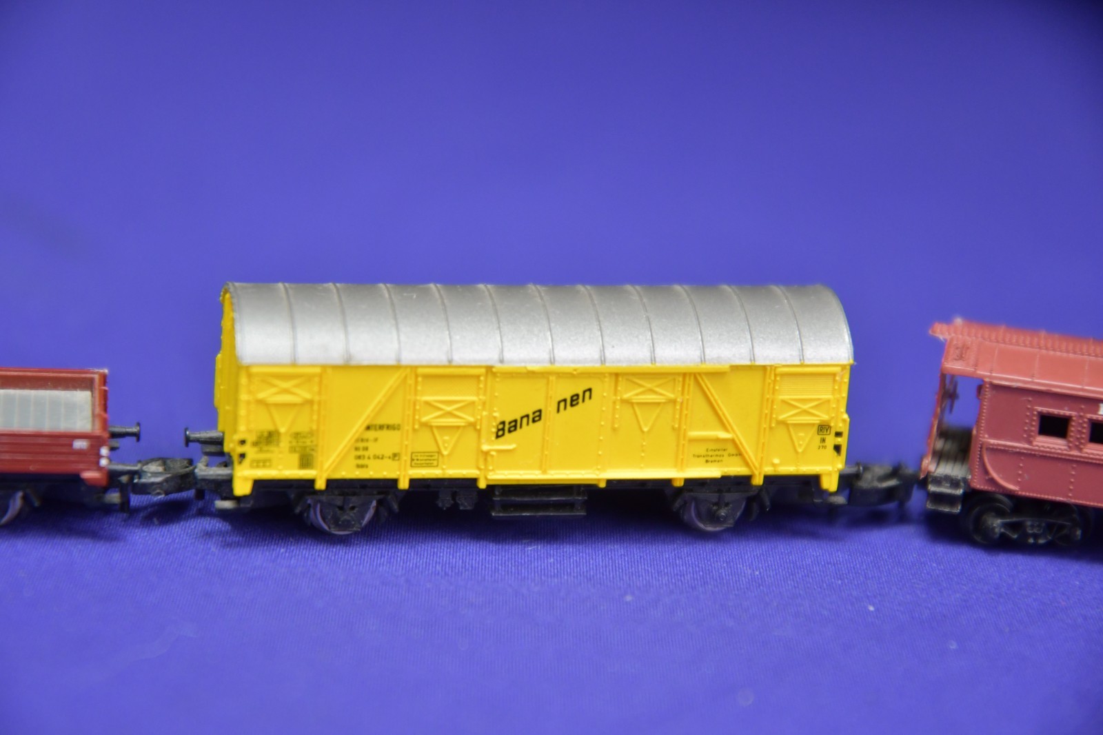 Marklin Mini #89 008 DB Class 89 locomotive Z scale & 4 More Cars