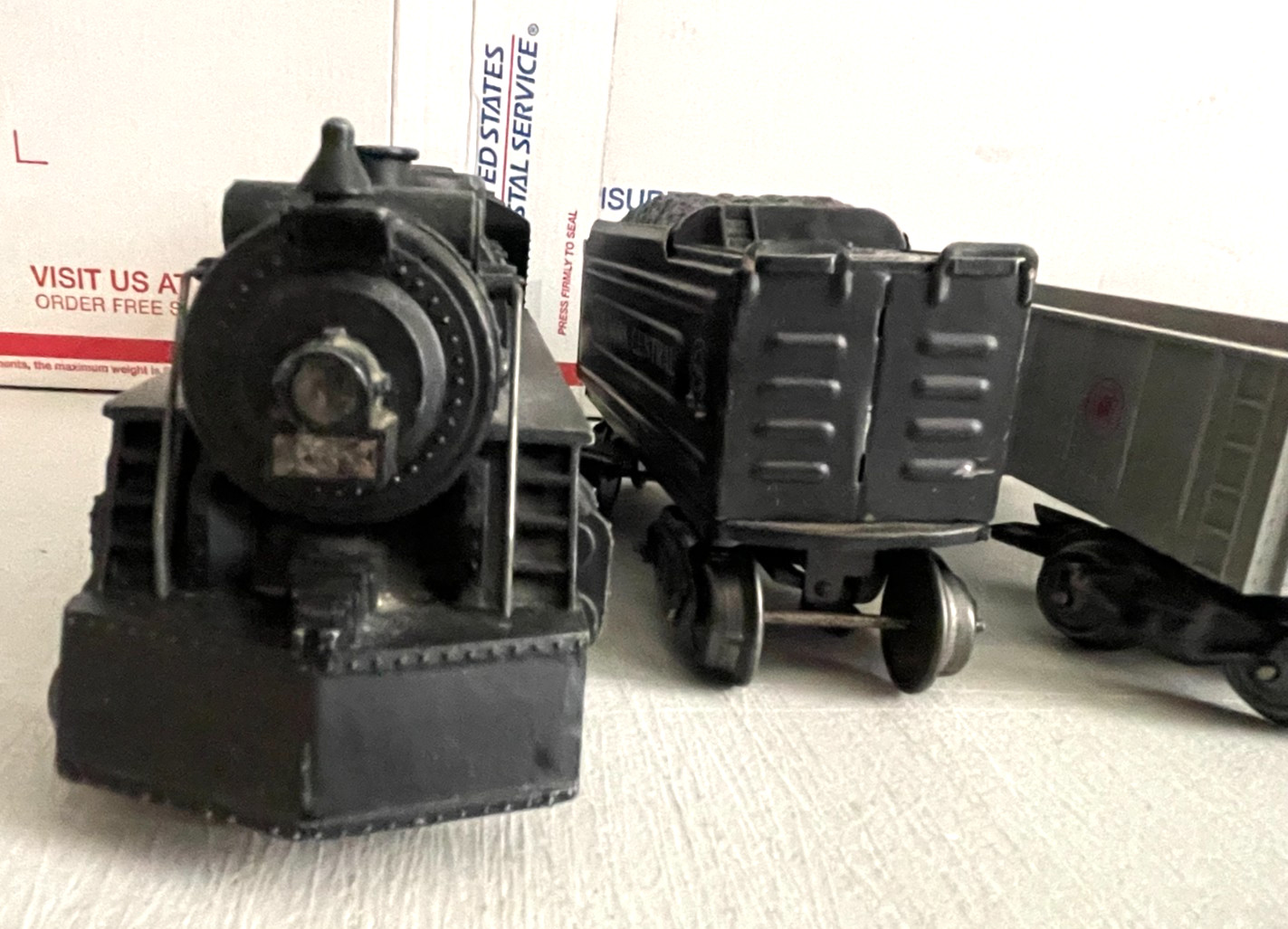 Marx Post-War 027 Gauge #666 Loco w/Tender and Freight Cars Lot of 6 Items
