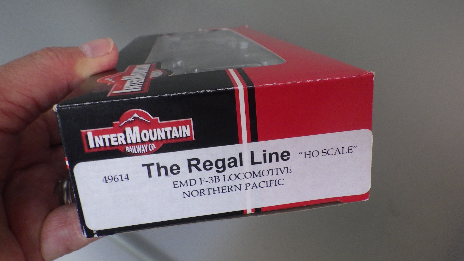 HO-InterMountain EMD F3B Powered Locomotive in Opened Box * NP Northern Pacific