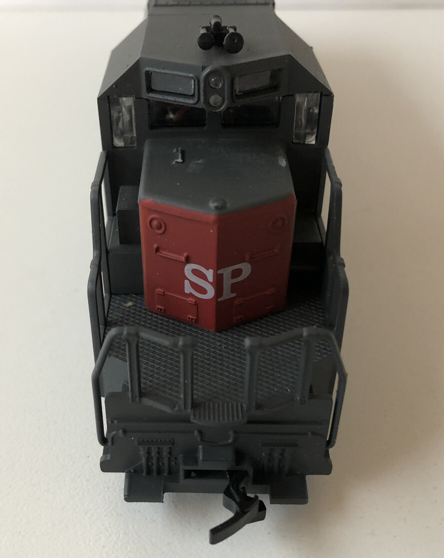 AHM SD-40 w/ Fly Wheel 5030-06 S.P. Southern Pacific 8444 HO Train Locomotive