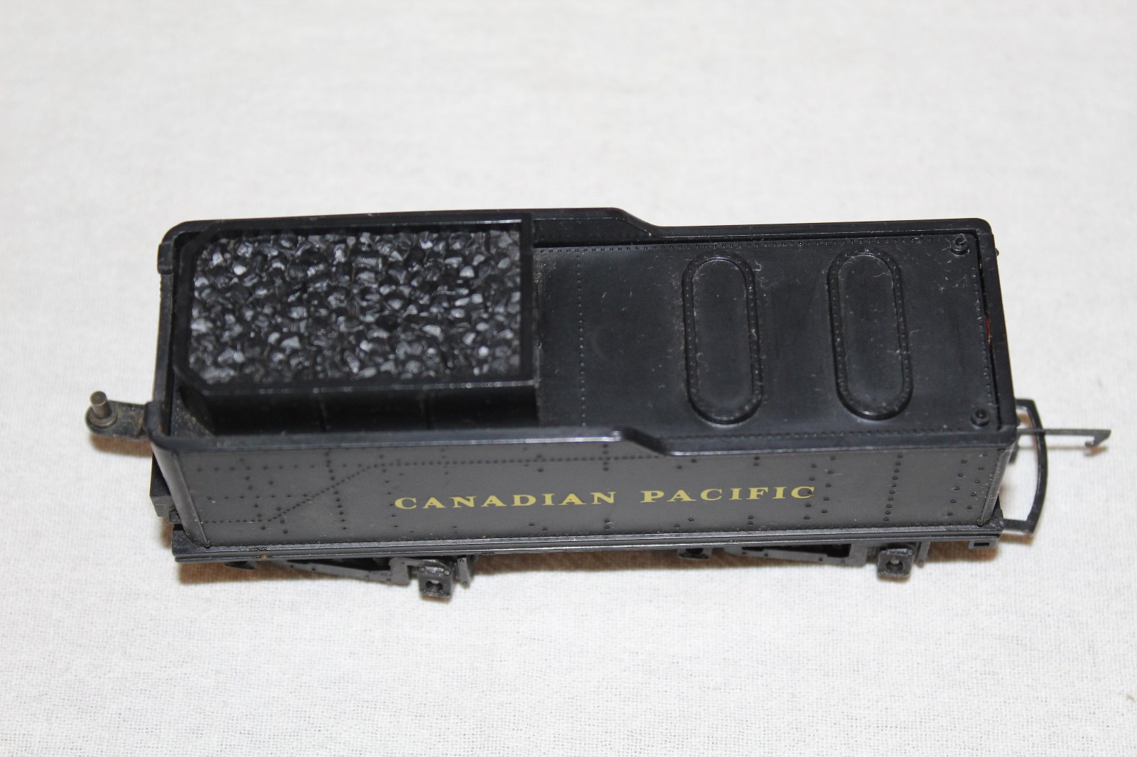 OO/HO Train Steam Locomotive 2335 With Canadian Pacific Coal Tender