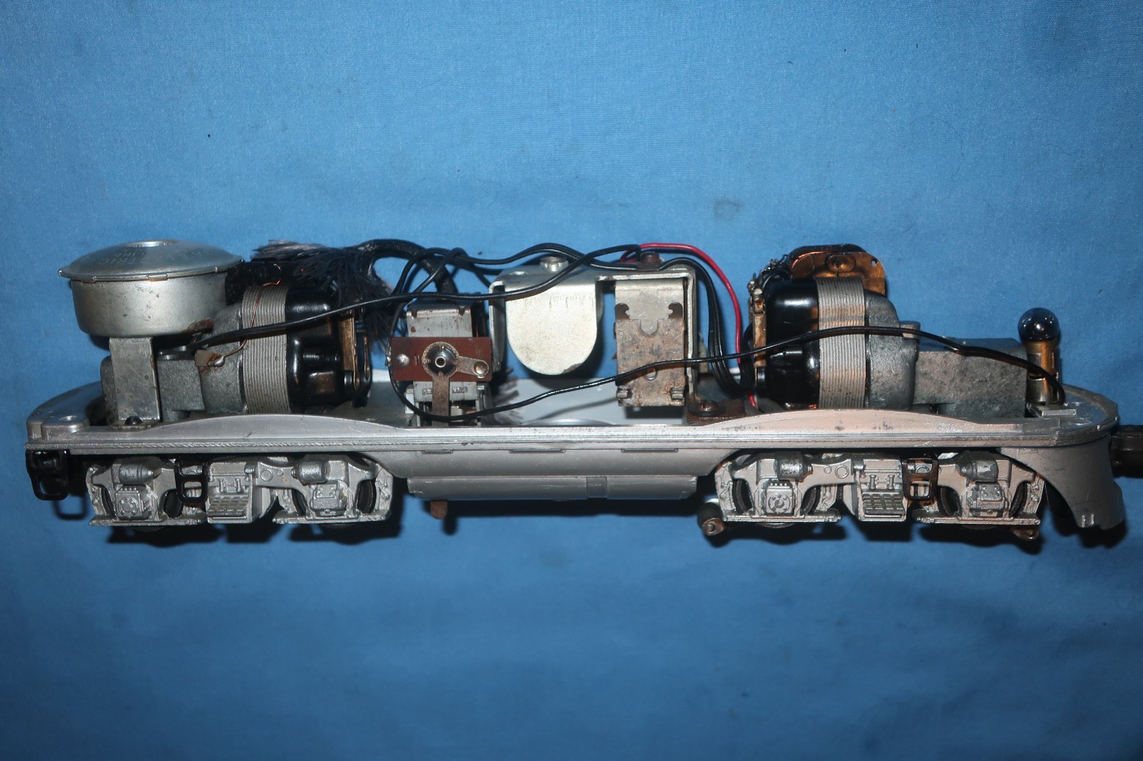 Lionel #2343 Postwar F3 Diesel Locomotive Dual Motor Chassis/Frame. Runs well