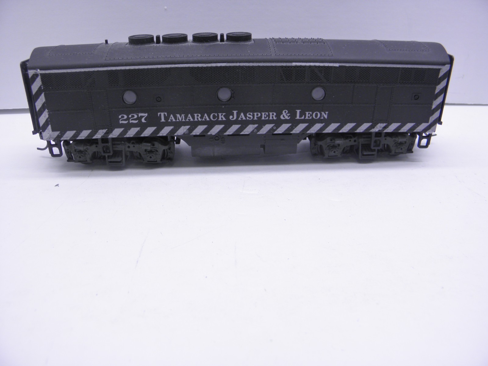 STEWART/KATO F3A LOCOMOTIVE DUMMY- TAMARACK JASPER & LEON – TJL #227 – HO SCALE