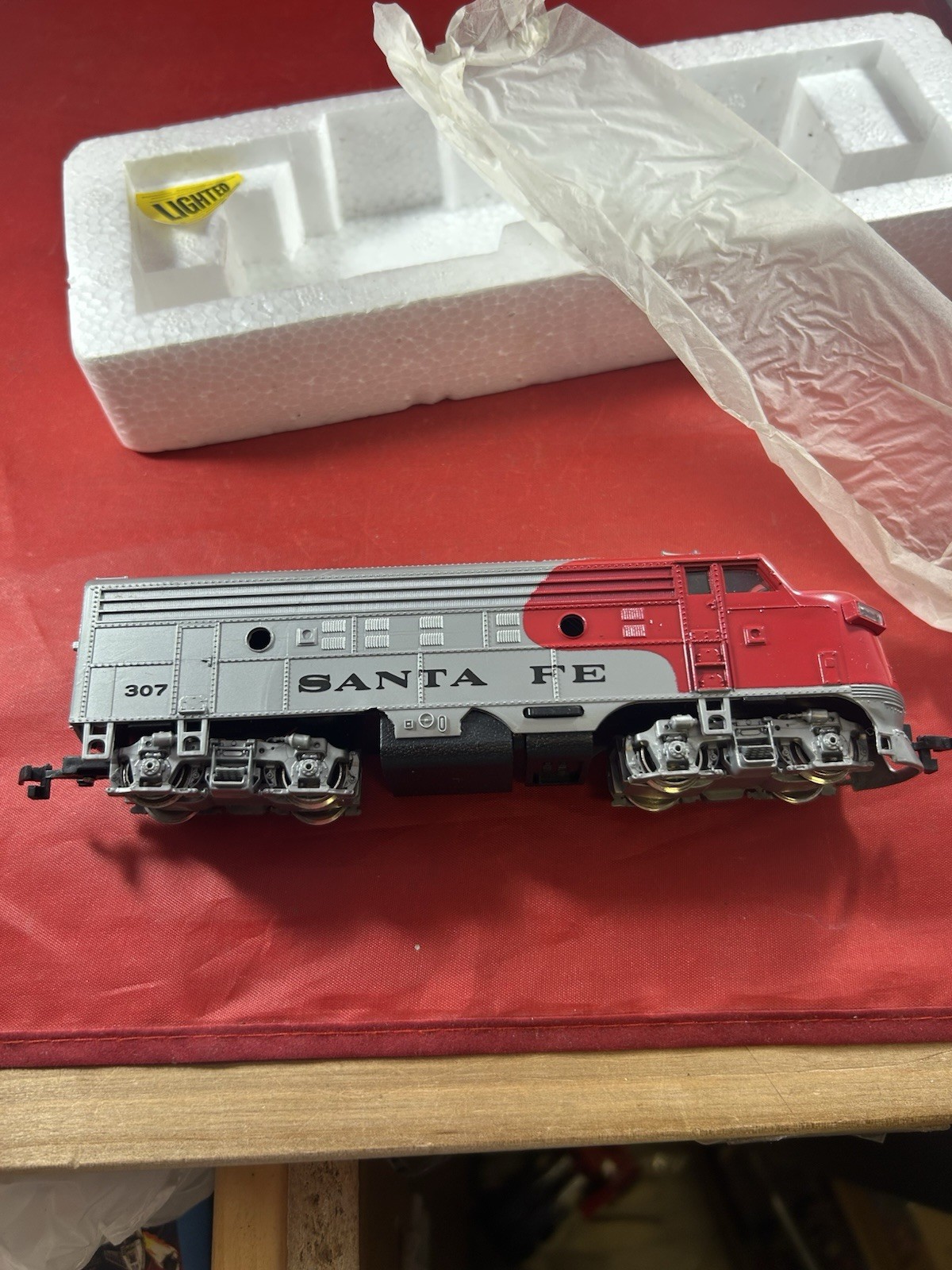 Bachmann Santa Fe Twin Motored 350 Diesel Locomotive