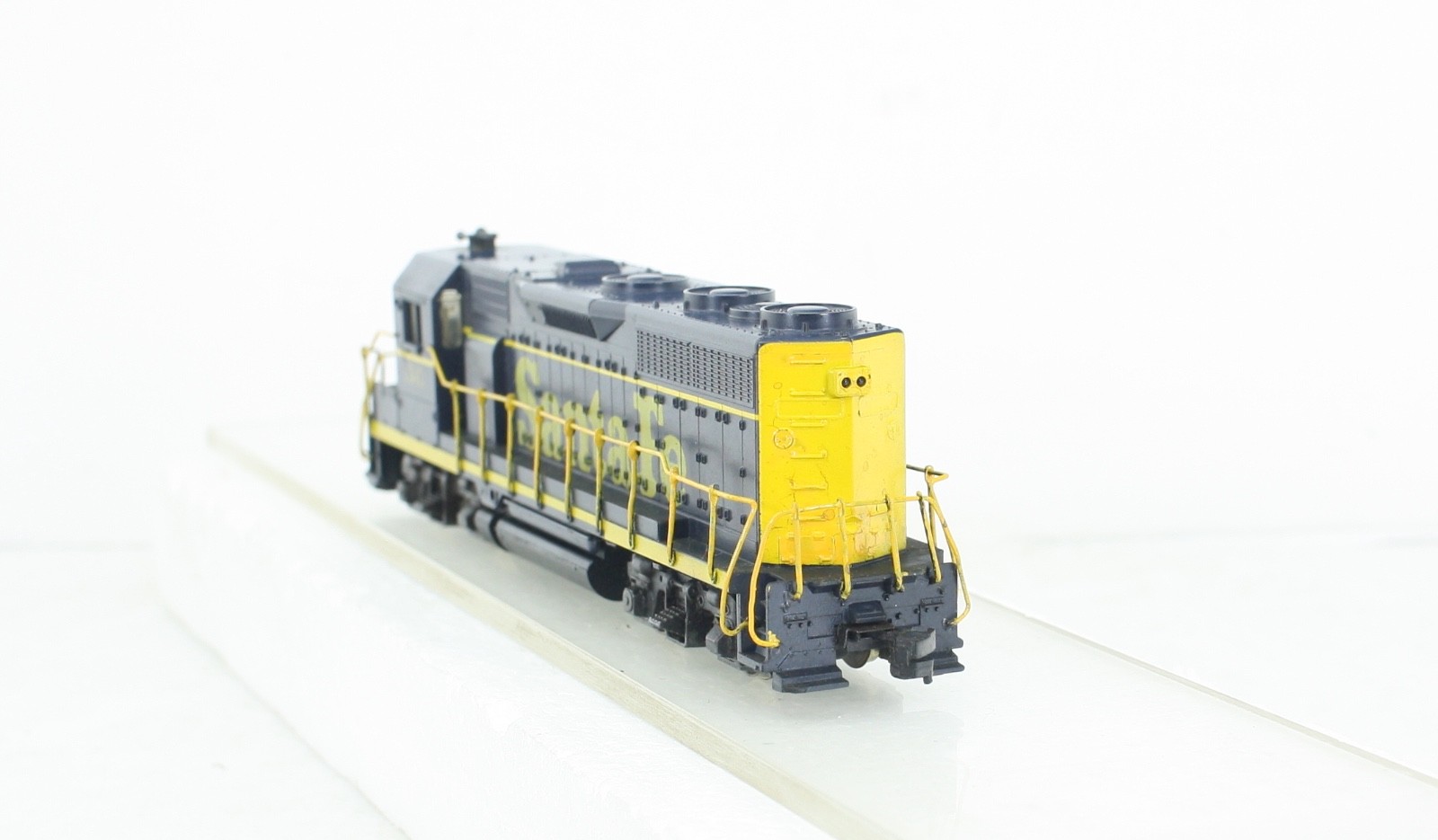 HO Scale Athearn 4205 Santa Fe GP35 Diesel Locomotive #1347
