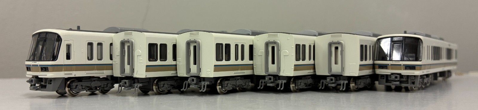 KATO #10-170 JR-W Series 221 EMU 6-cars set (N scale 1/150 9mm)