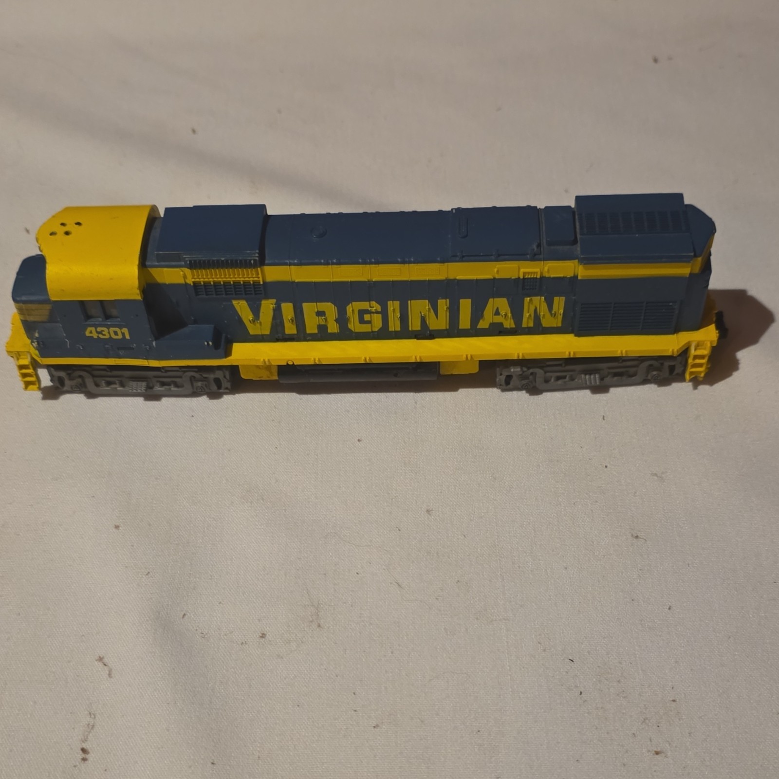 TYCO HO Virginian Railway (VGN) Diesel Locomotive 4301 Blue/Yellow