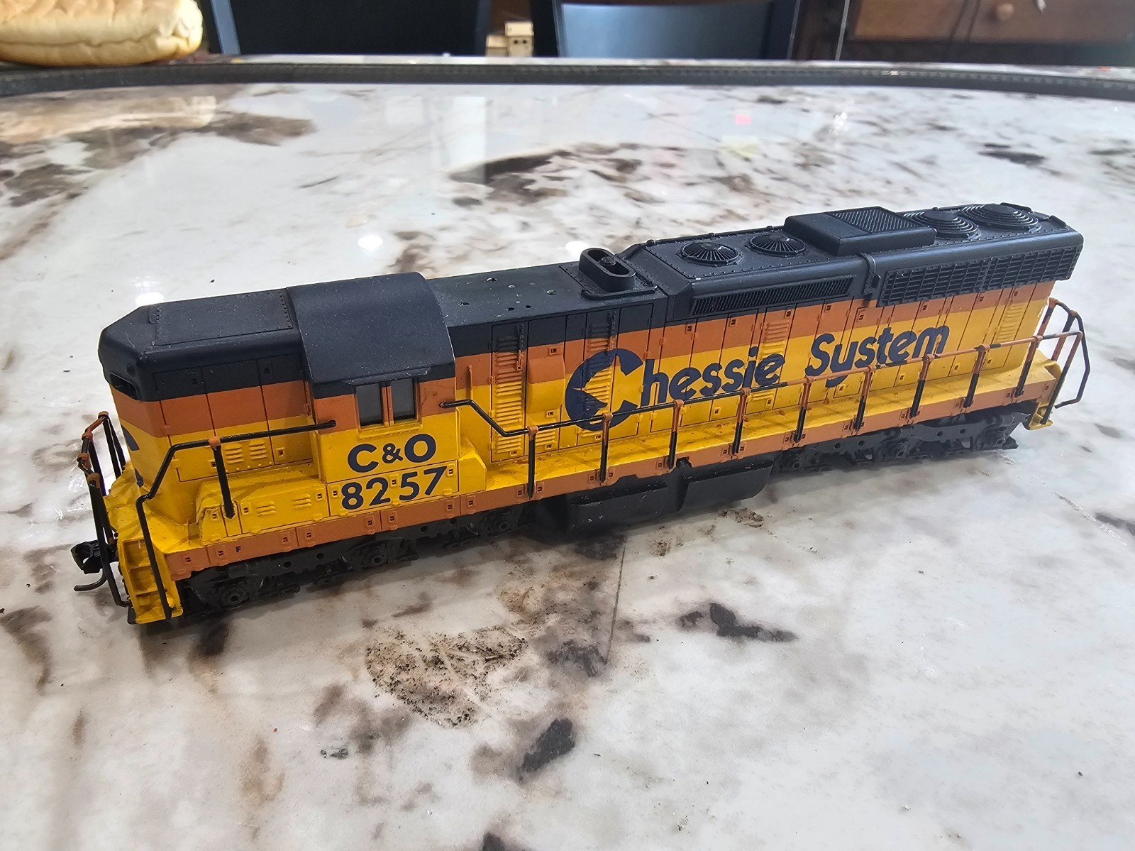 Pair Atlas HO Custom Chessie System C&O SD24 High Hood Diesel Locos 8256 8257