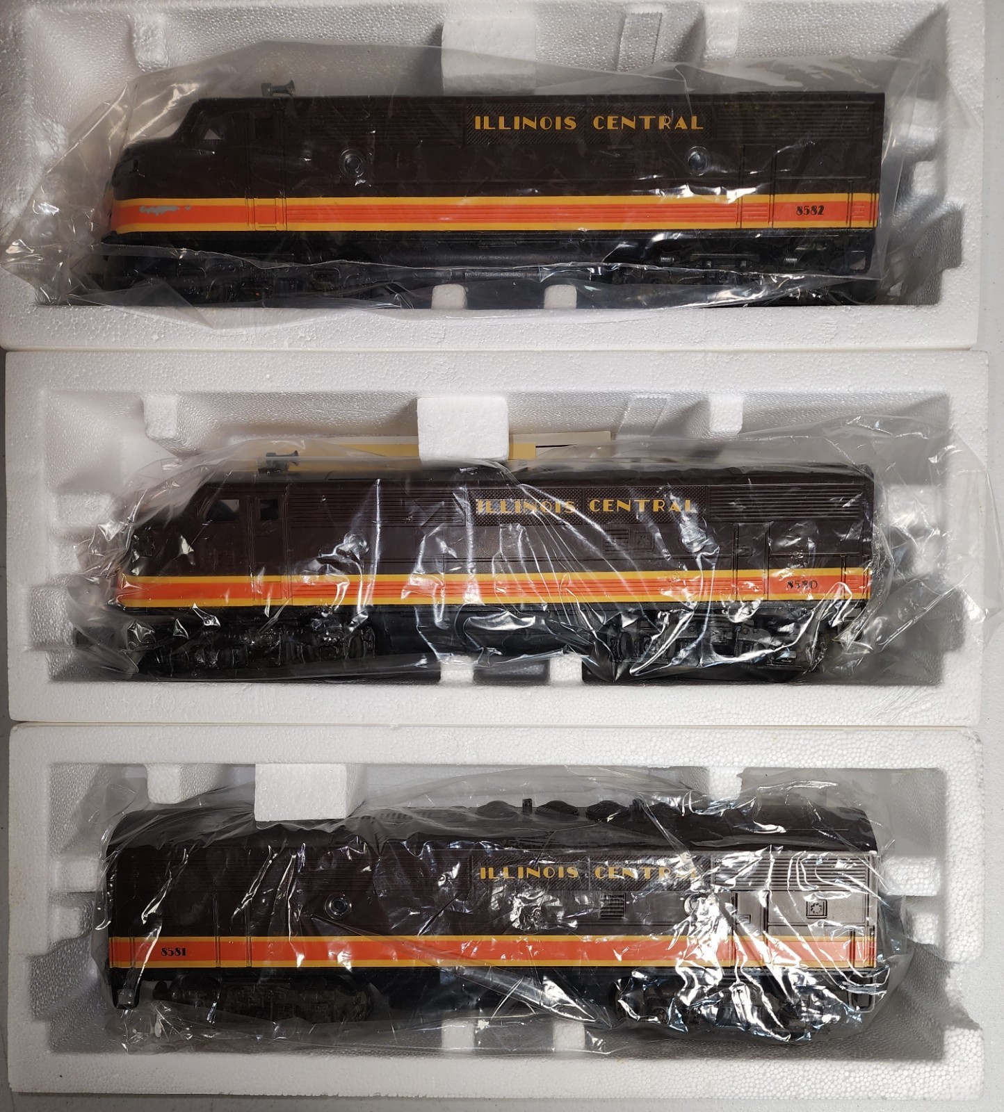 Lionel 6-8580/8581 Illinois Central F-3 ABA Diesel Engine Set with Horn