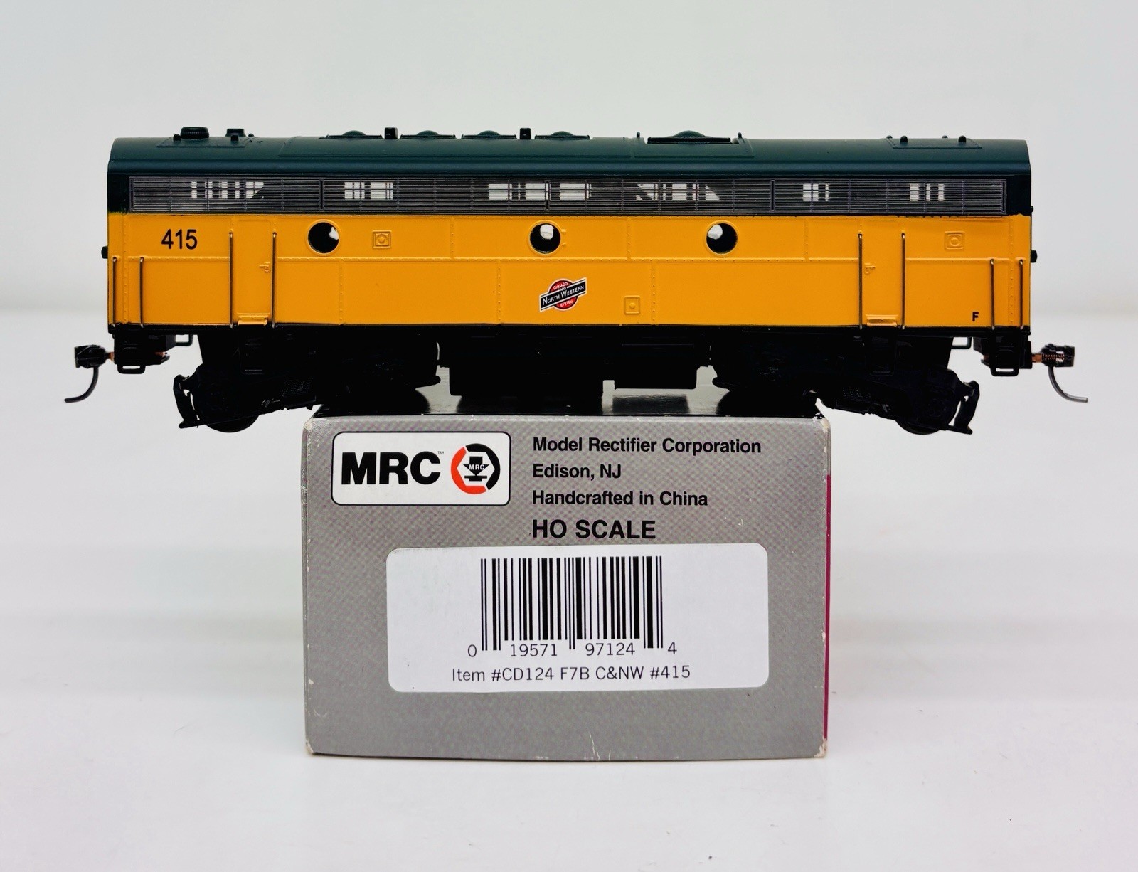 MRC Platinum HO Chicago & North Western C&NW F7B Non-Powered Dummy Diesel CD124