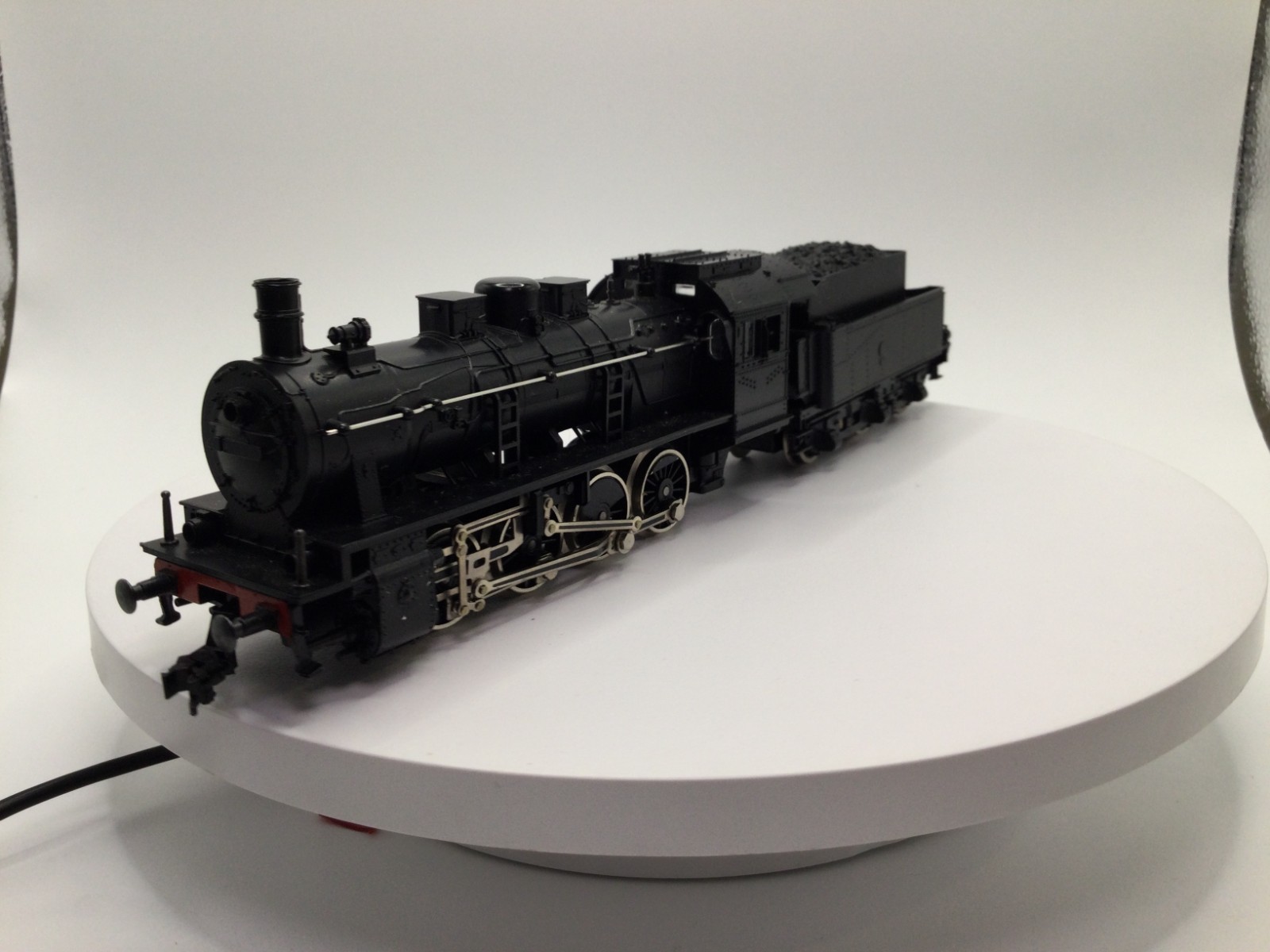 Fleischmann 4146 HO Scale SNCF 0-8-0 Steam Locomotive & Tender
