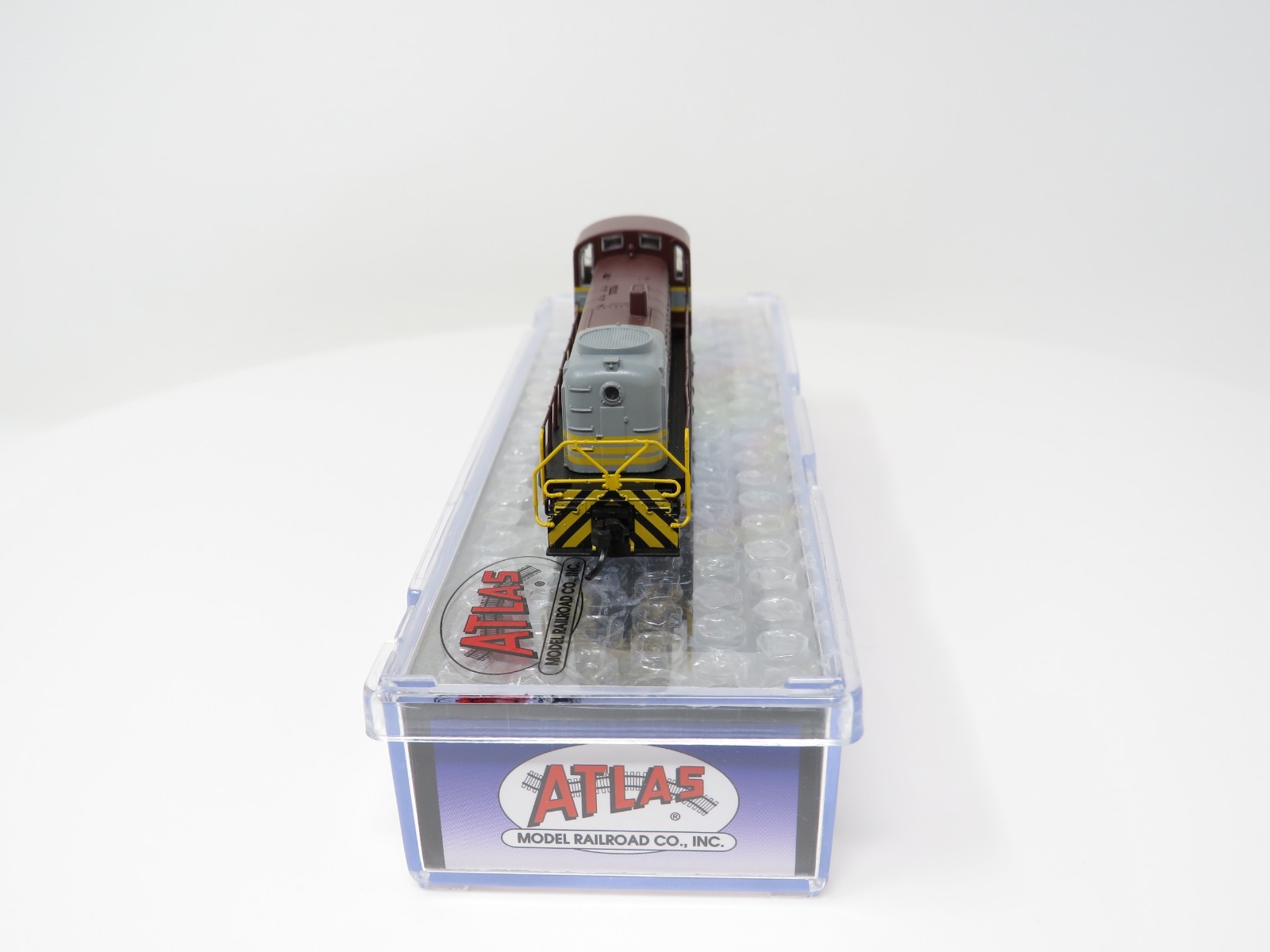 Atlas N 40005033 Canadian Pacific CP #8402 RS-2 Diesel Switcher Locomotive