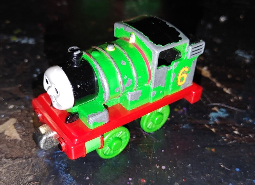 2002 Thomas & Friends – Percy Magnetic Diecast Train – Many Thomas Trains Avail