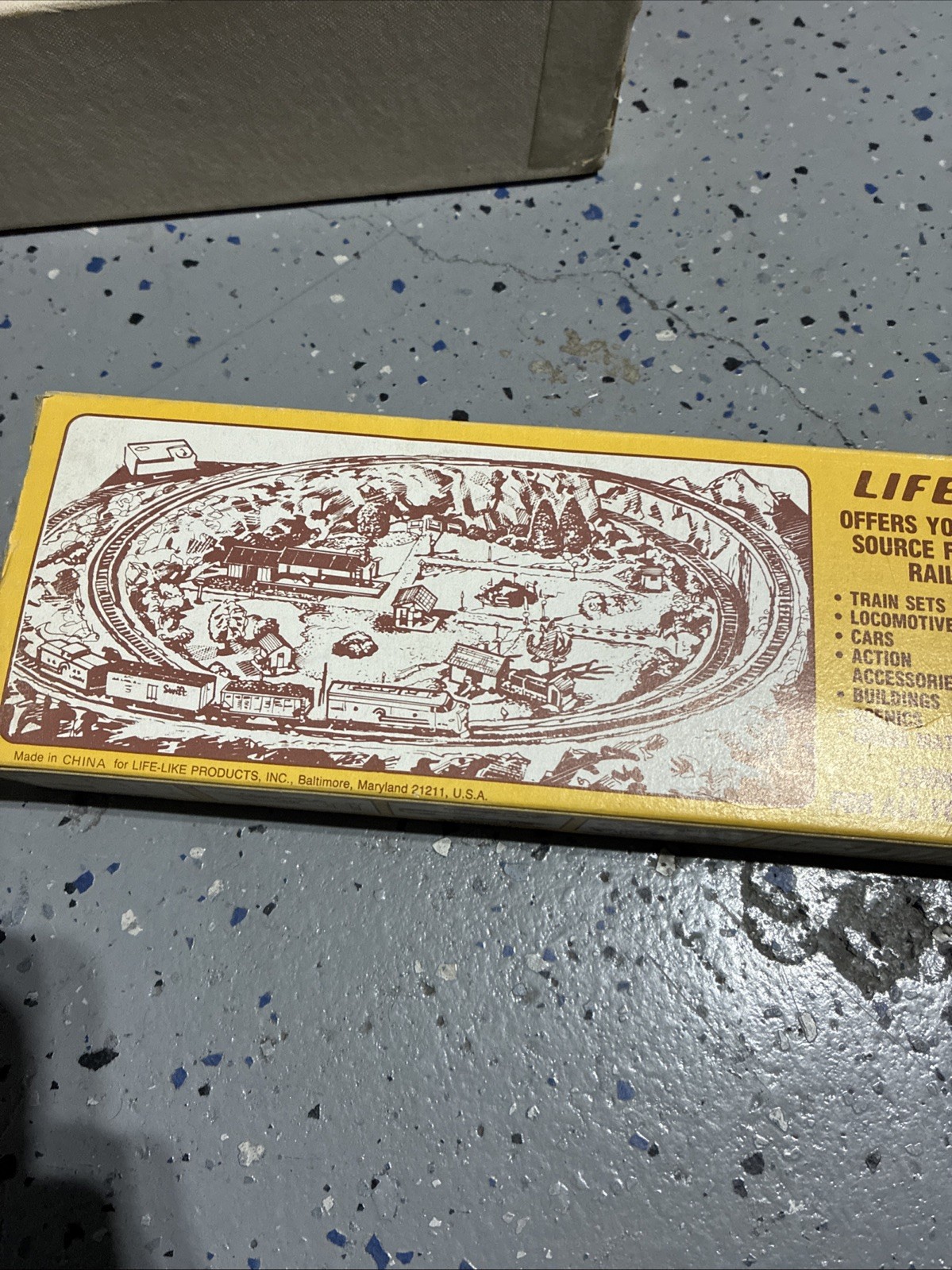LIFE LIKE #8294 HO GP 38 POWERED Diesel Locomotive Santa Fe 3500 Original Box