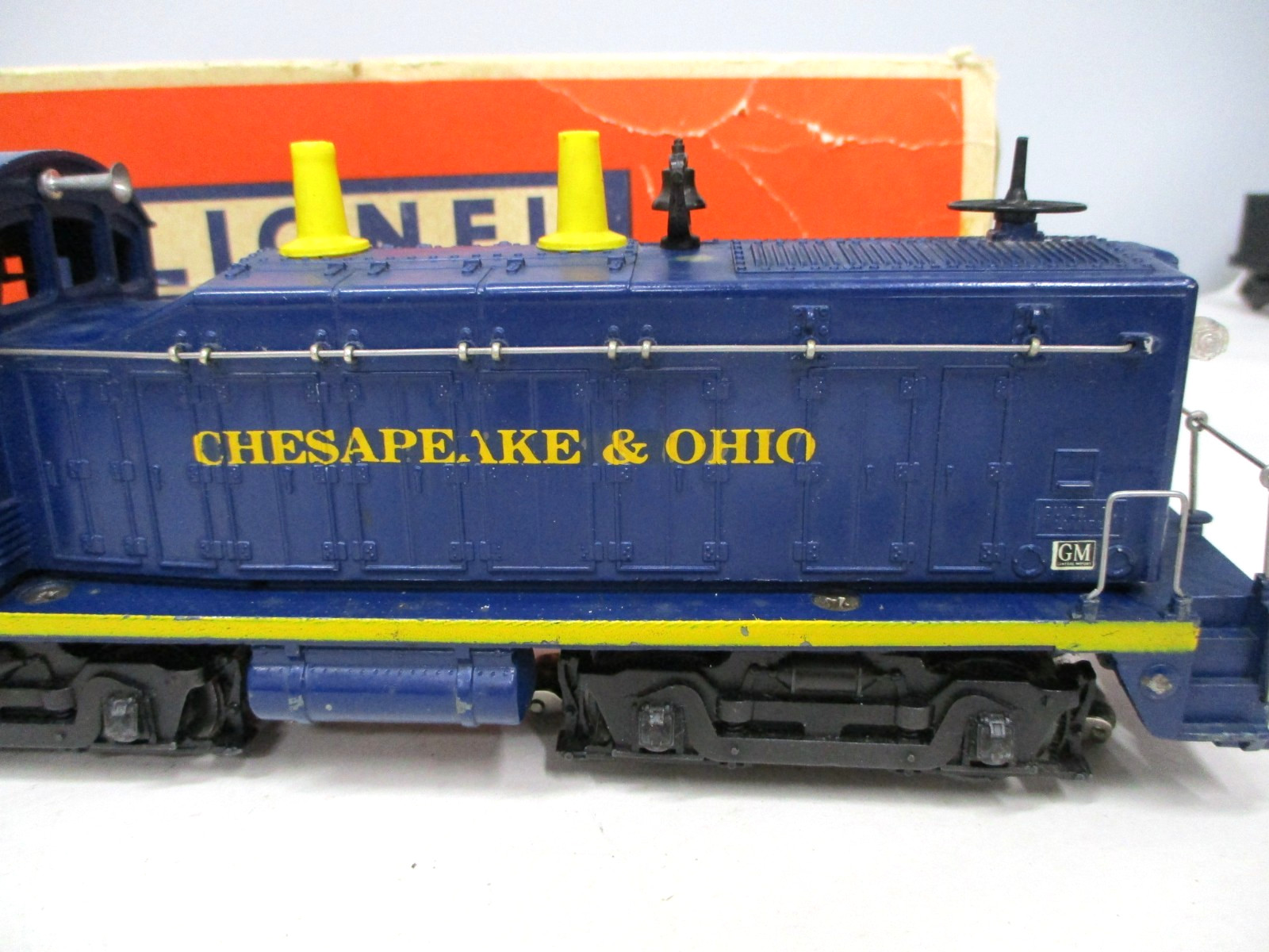 Lionel 624 C and O GM Diesel Loco Postwar O gauge X8296