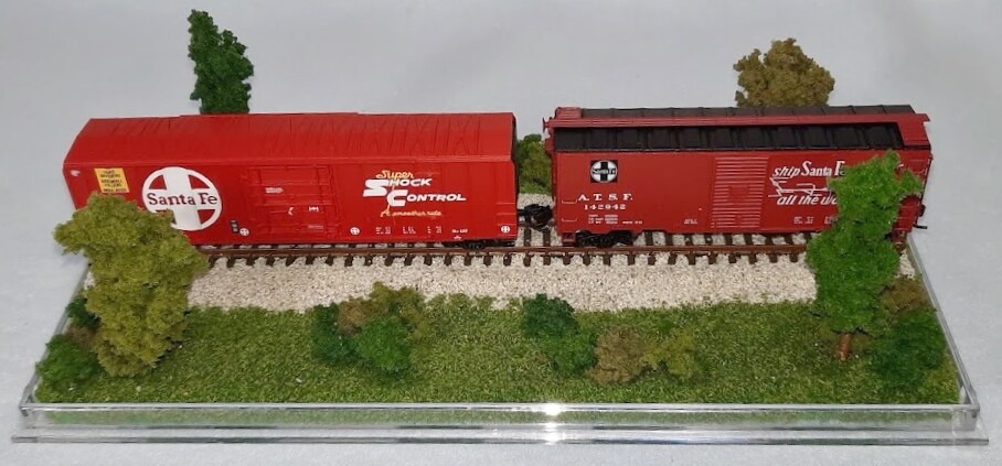 N SCALE – SINGLE TRACK 8″ – DISPLAY CASE- “SUMMER SCENE” -FOR ANY N TRAINS