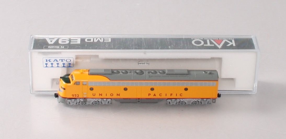 Kato 176-5316 N Scale Union Pacific EMD E9A Diesel Locomotive #952