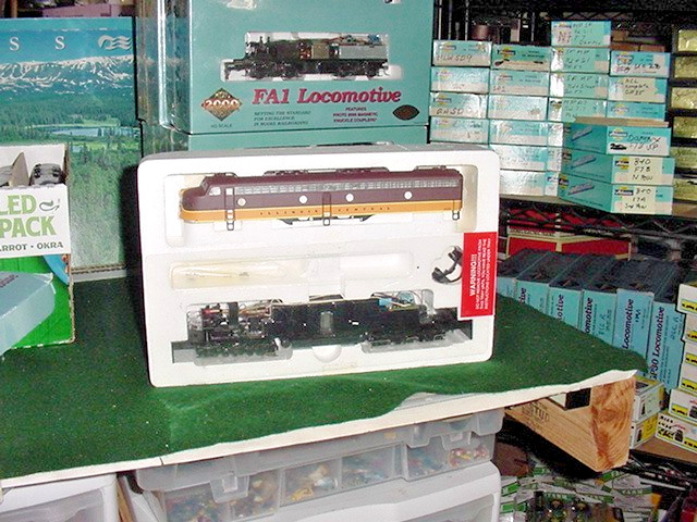 HO Scale ***ILLINOIS CENTRAL** E8/9 Locomotive #4022 – Proto 2000 Life-Like 8713