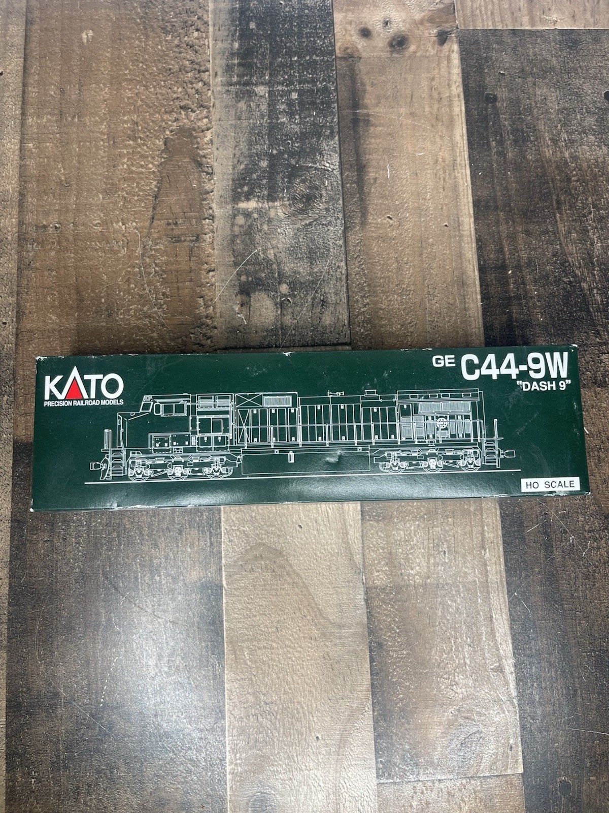 KATO HO GE C44-9W Dash 9 Santa Fe #653 Diesel Locomotive 37-6156 NEW DC